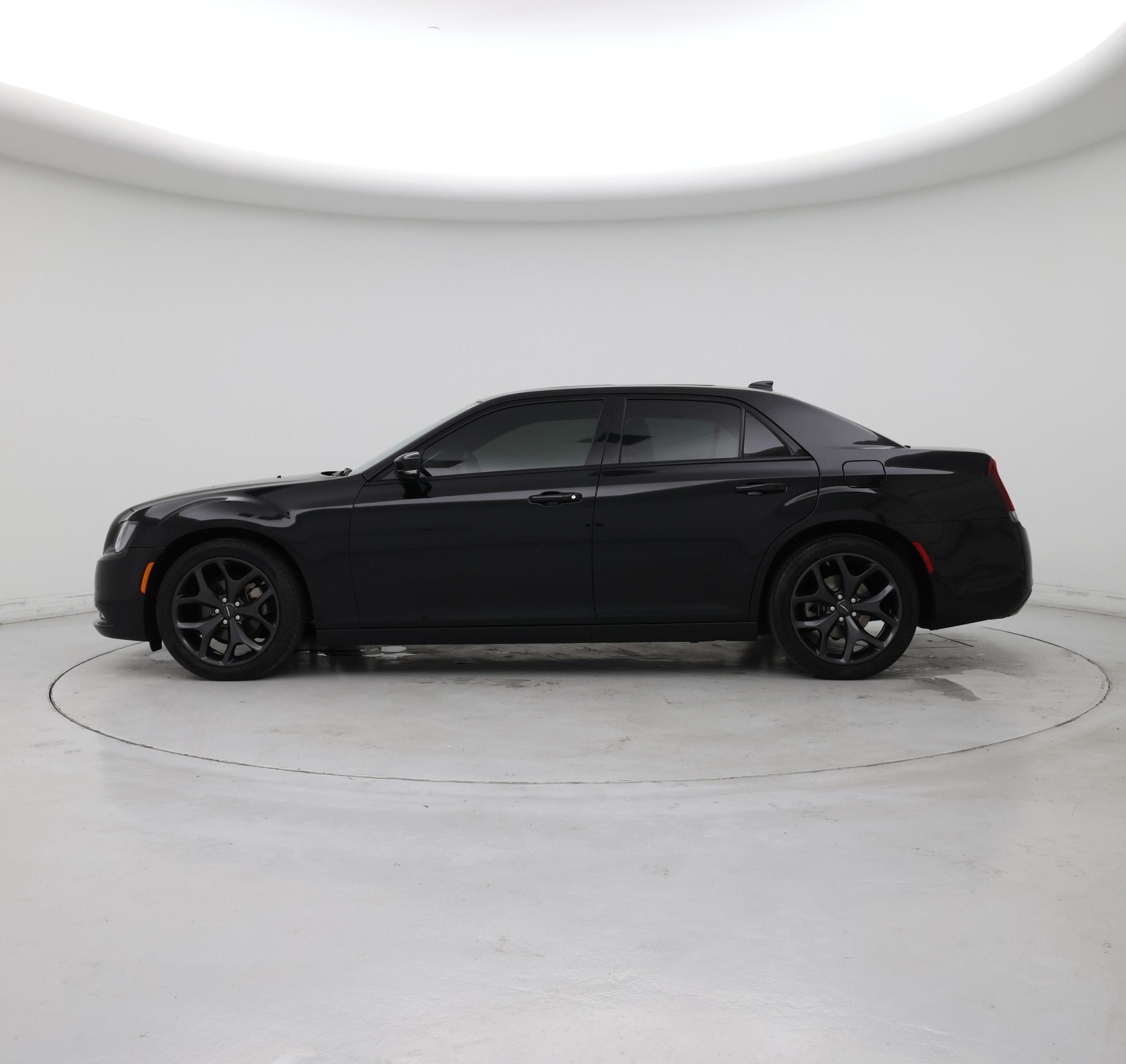 Thumbnail: 2023 Chrysler 300 - 3