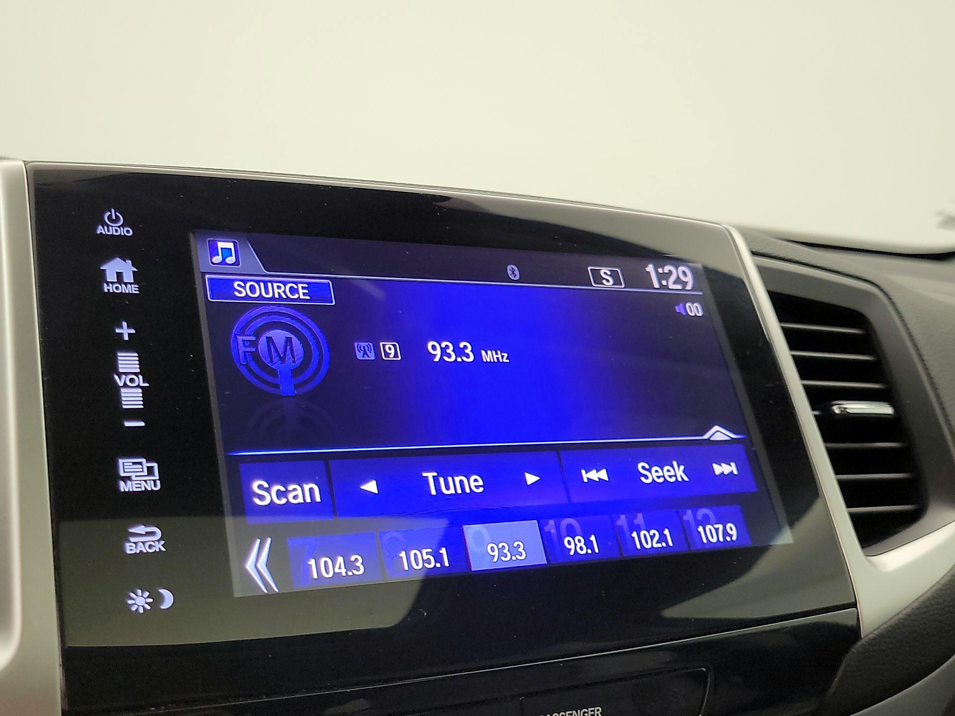 Thumbnail: 2017 Honda Pilot - 15