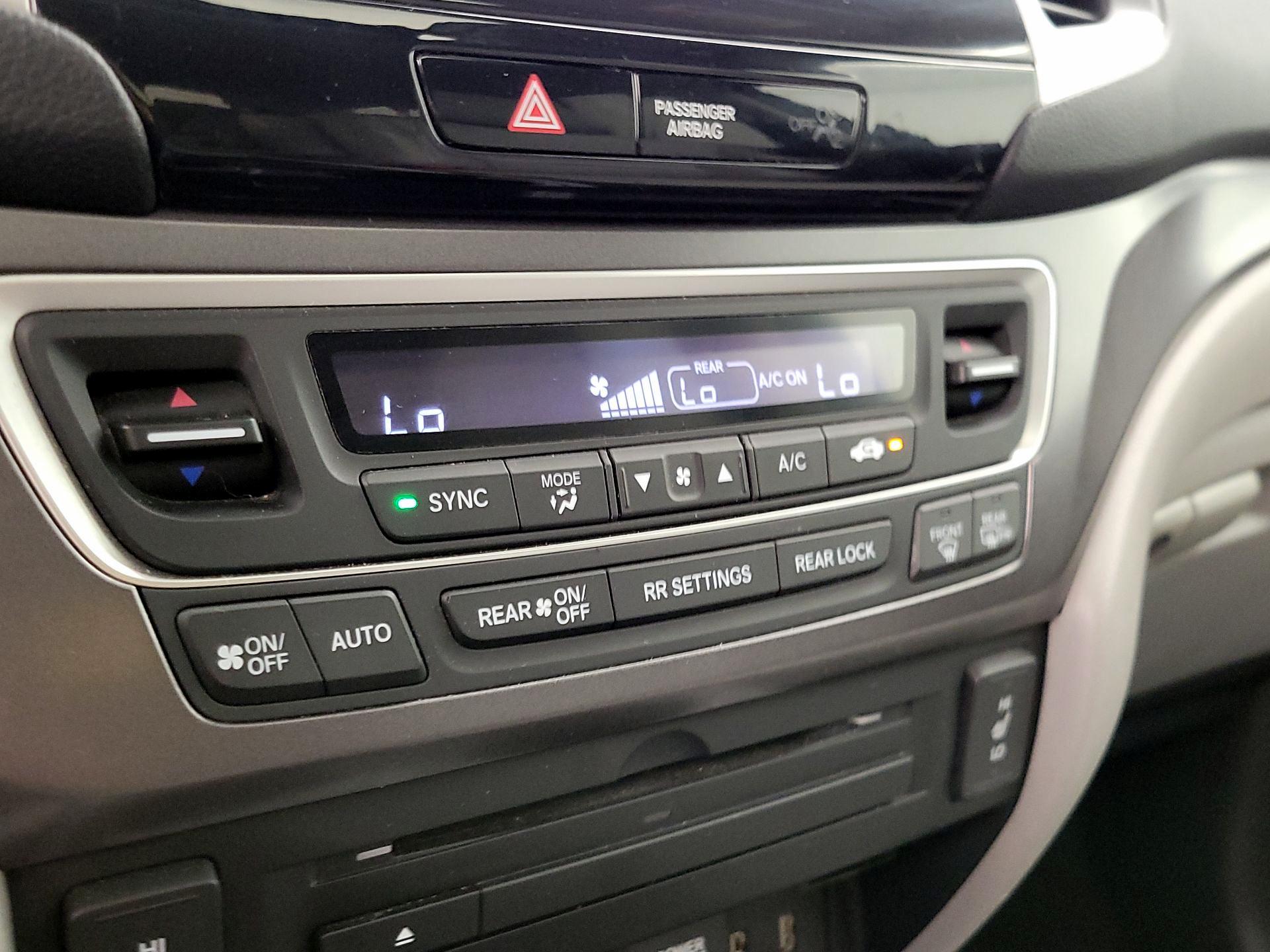 Thumbnail: 2017 Honda Pilot - 16