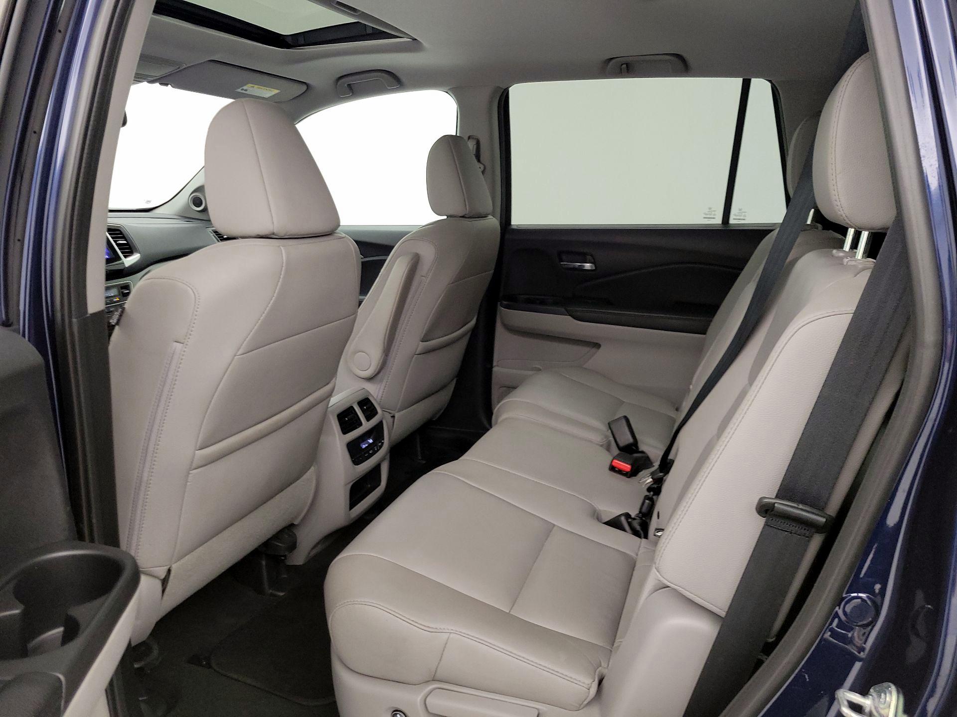 Thumbnail: 2017 Honda Pilot - 20
