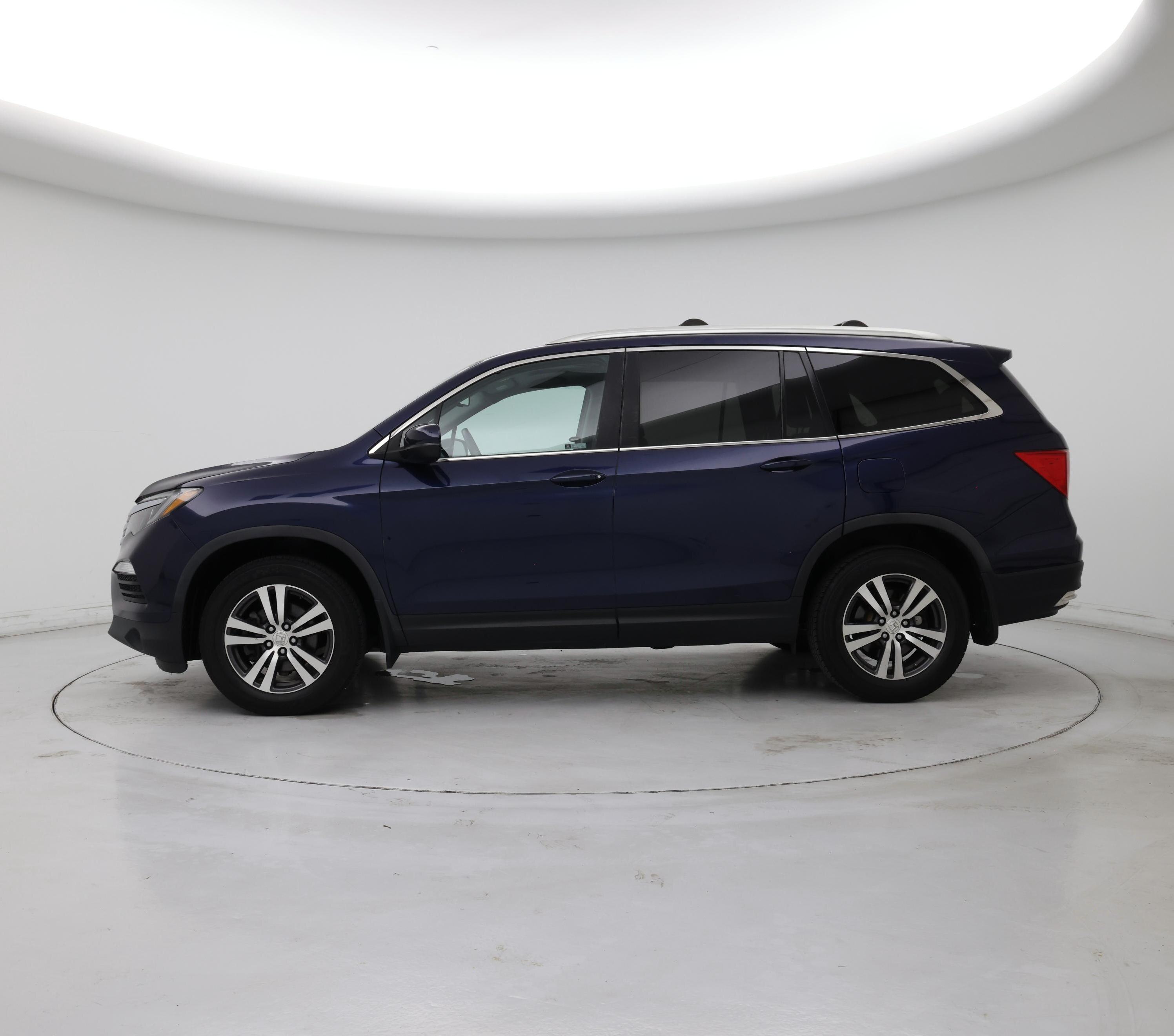Thumbnail: 2017 Honda Pilot - 3