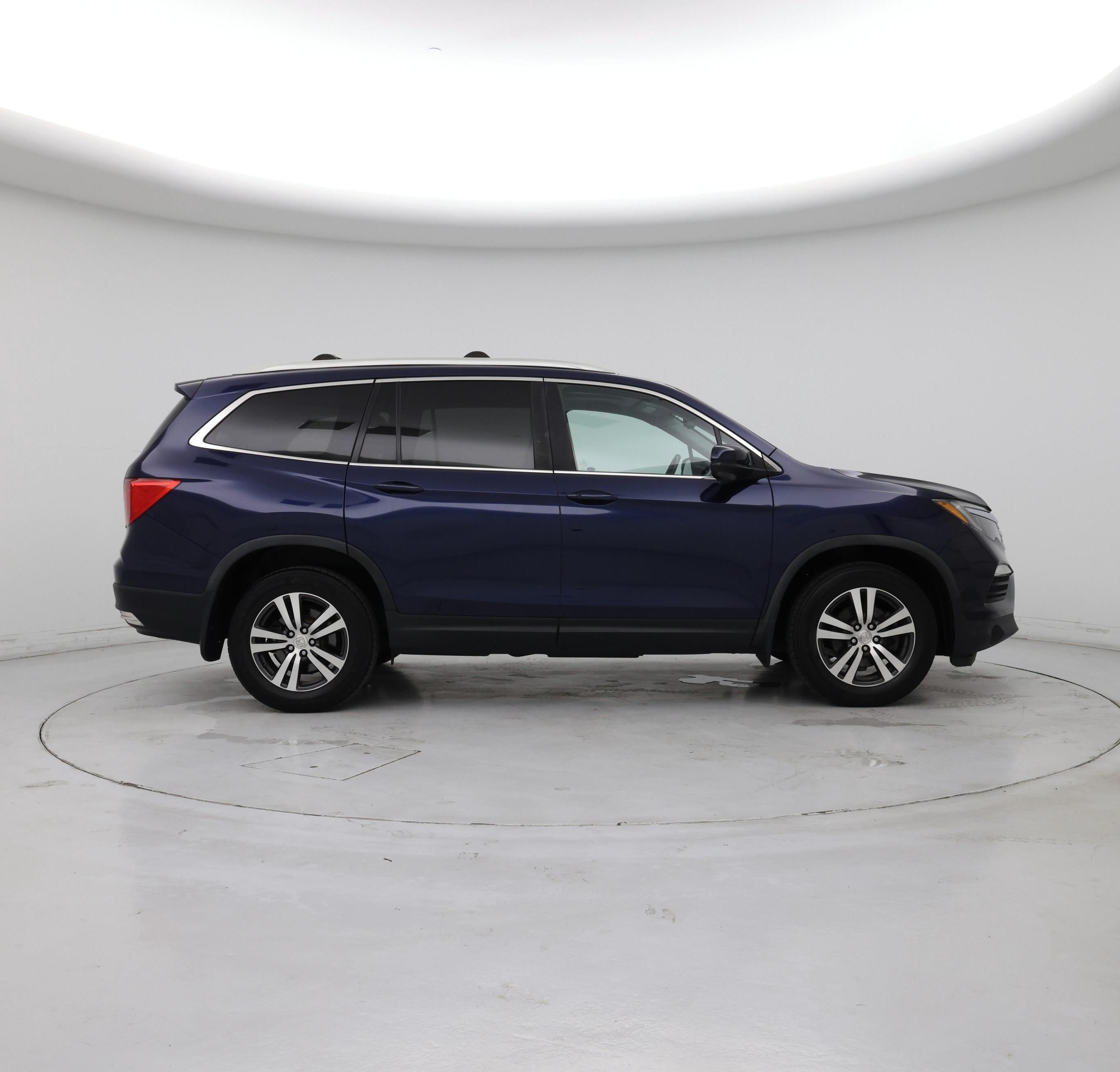 Thumbnail: 2017 Honda Pilot - 7