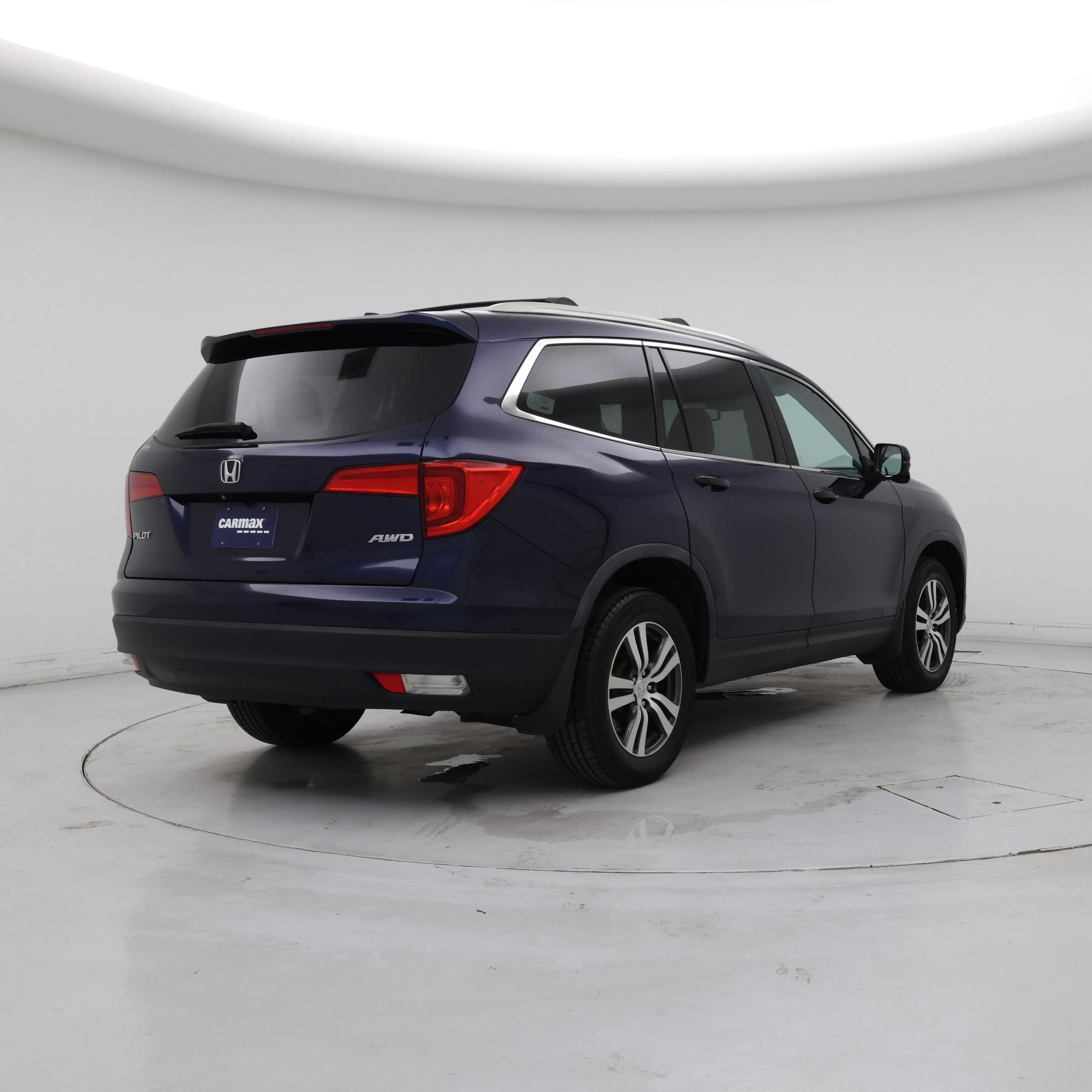 Thumbnail: 2017 Honda Pilot - 8