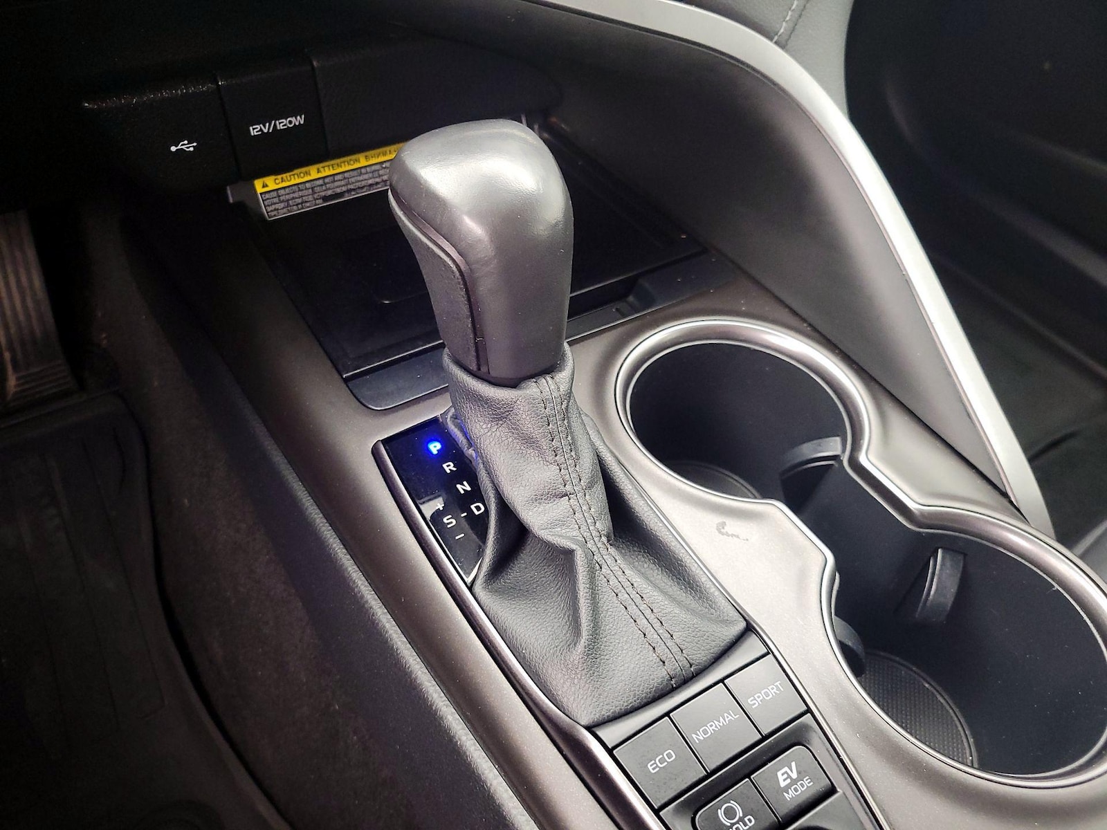 2021 Toyota Camry XSE - Photo 18