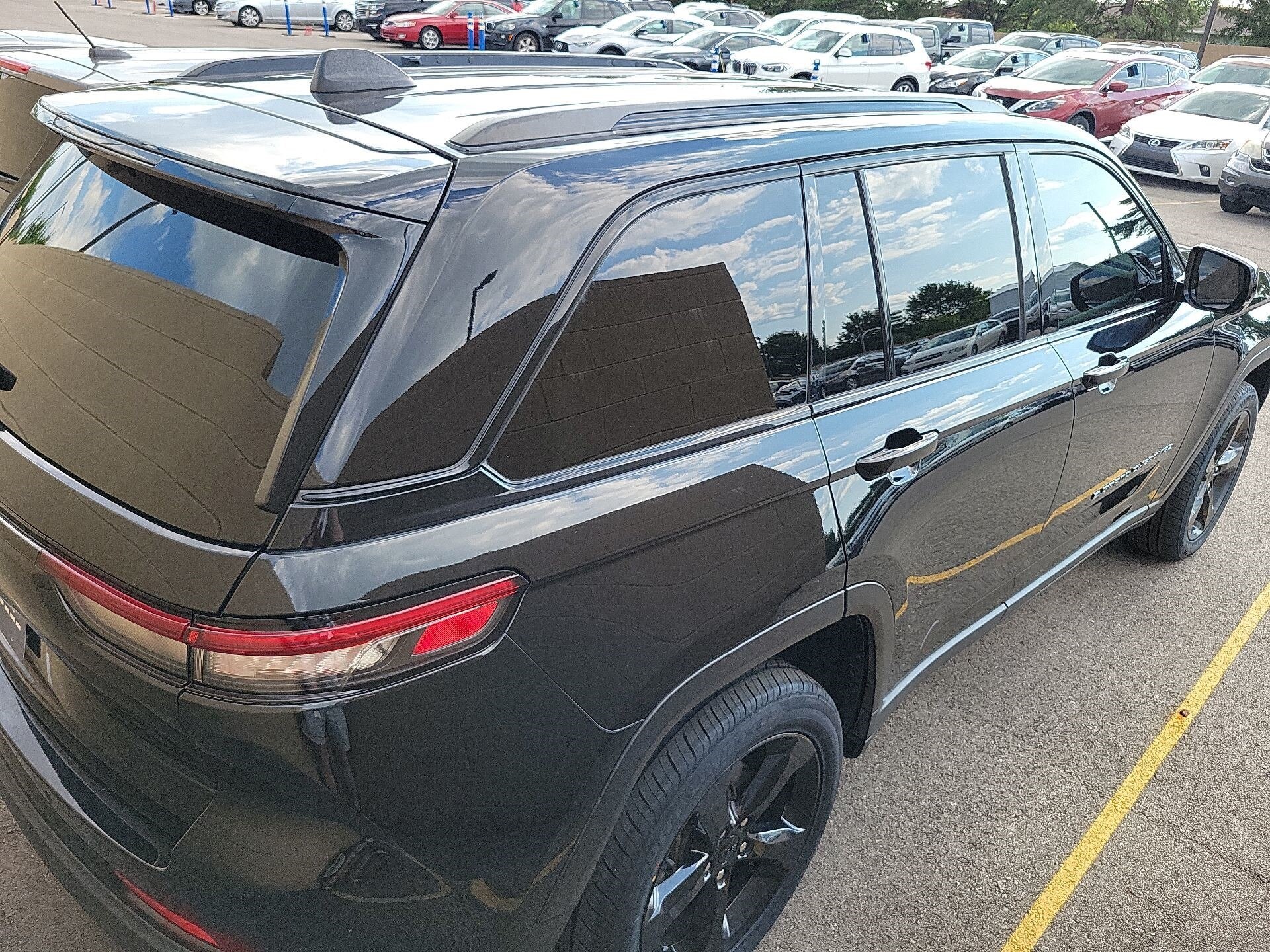Thumbnail: 2022 Jeep Grand Cherokee - 10