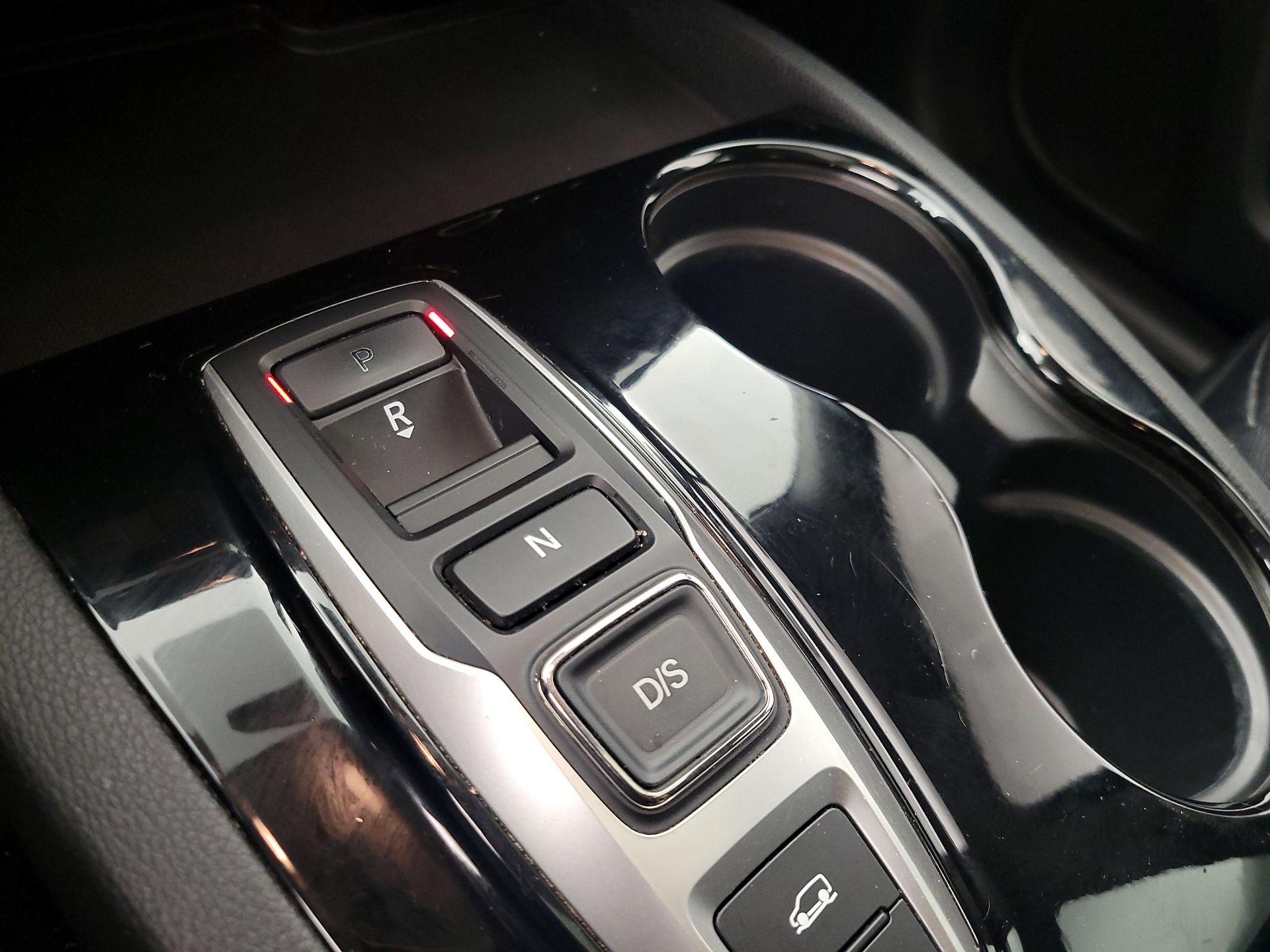 Thumbnail: 2016 Honda Pilot - 17