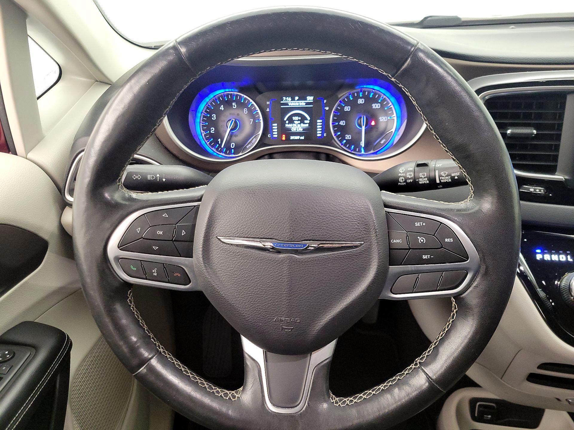 Thumbnail: 2020 Chrysler Voyager - 10