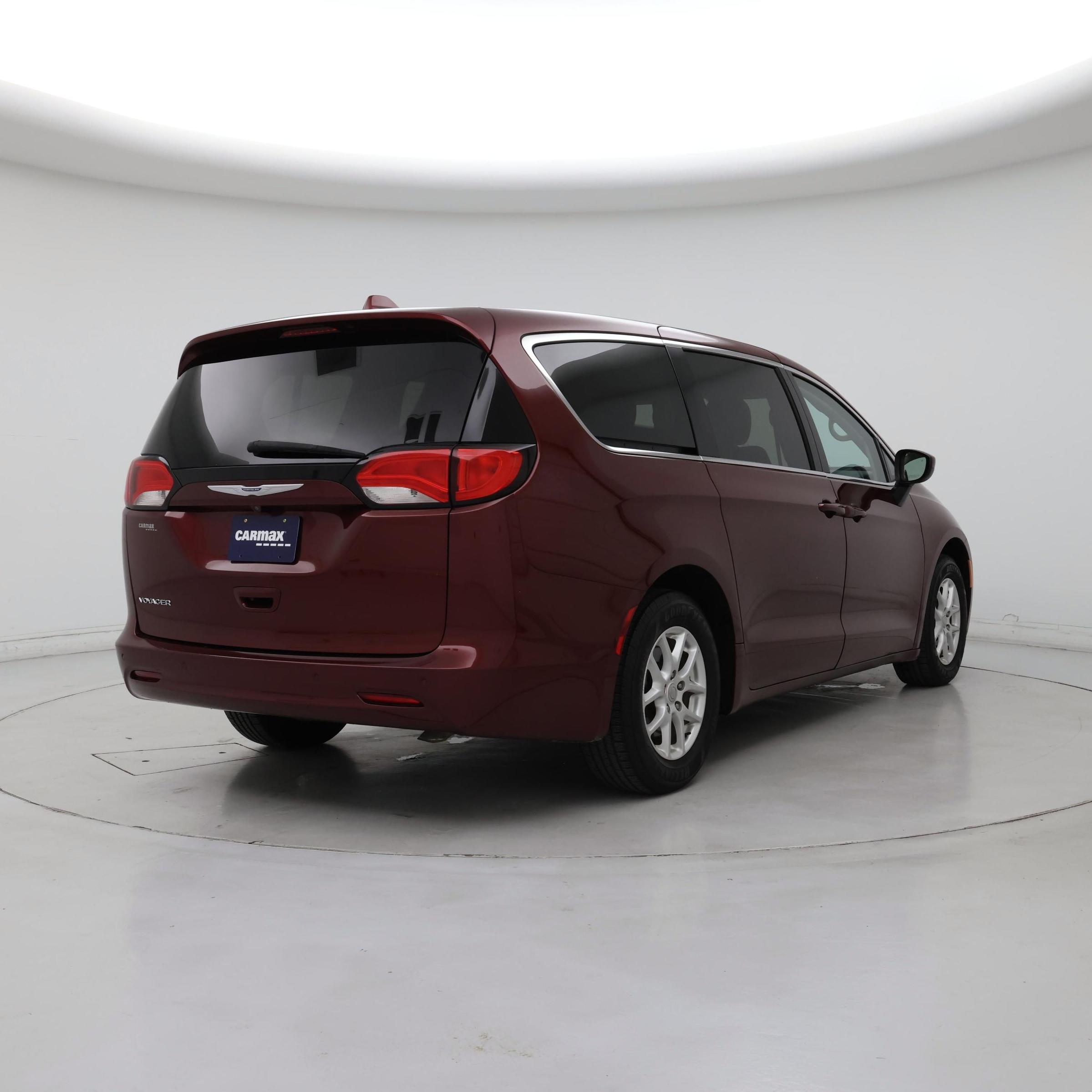 Thumbnail: 2020 Chrysler Voyager - 8