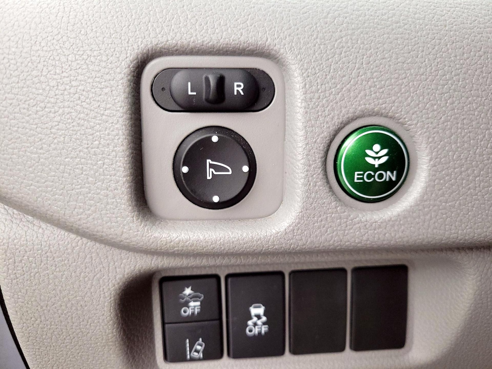 2022 Honda Pilot SE - Photo 14