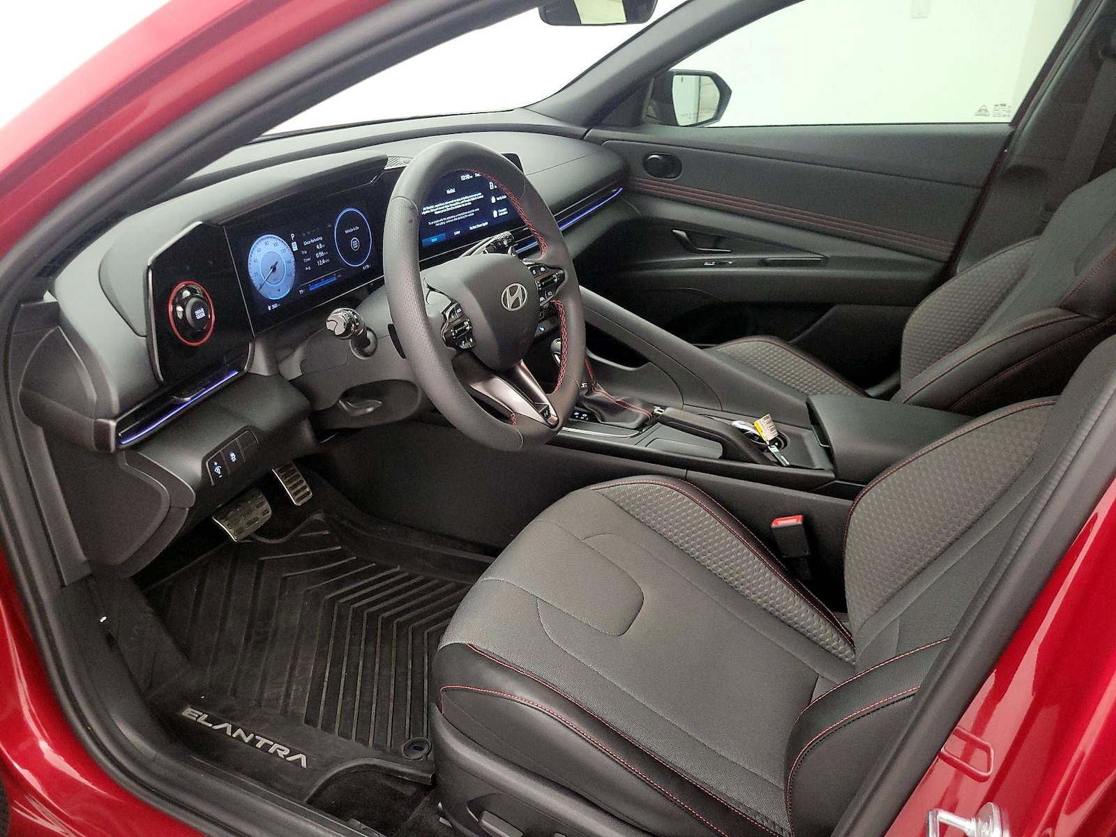 2025 Hyundai Elantra N Line - Photo 12