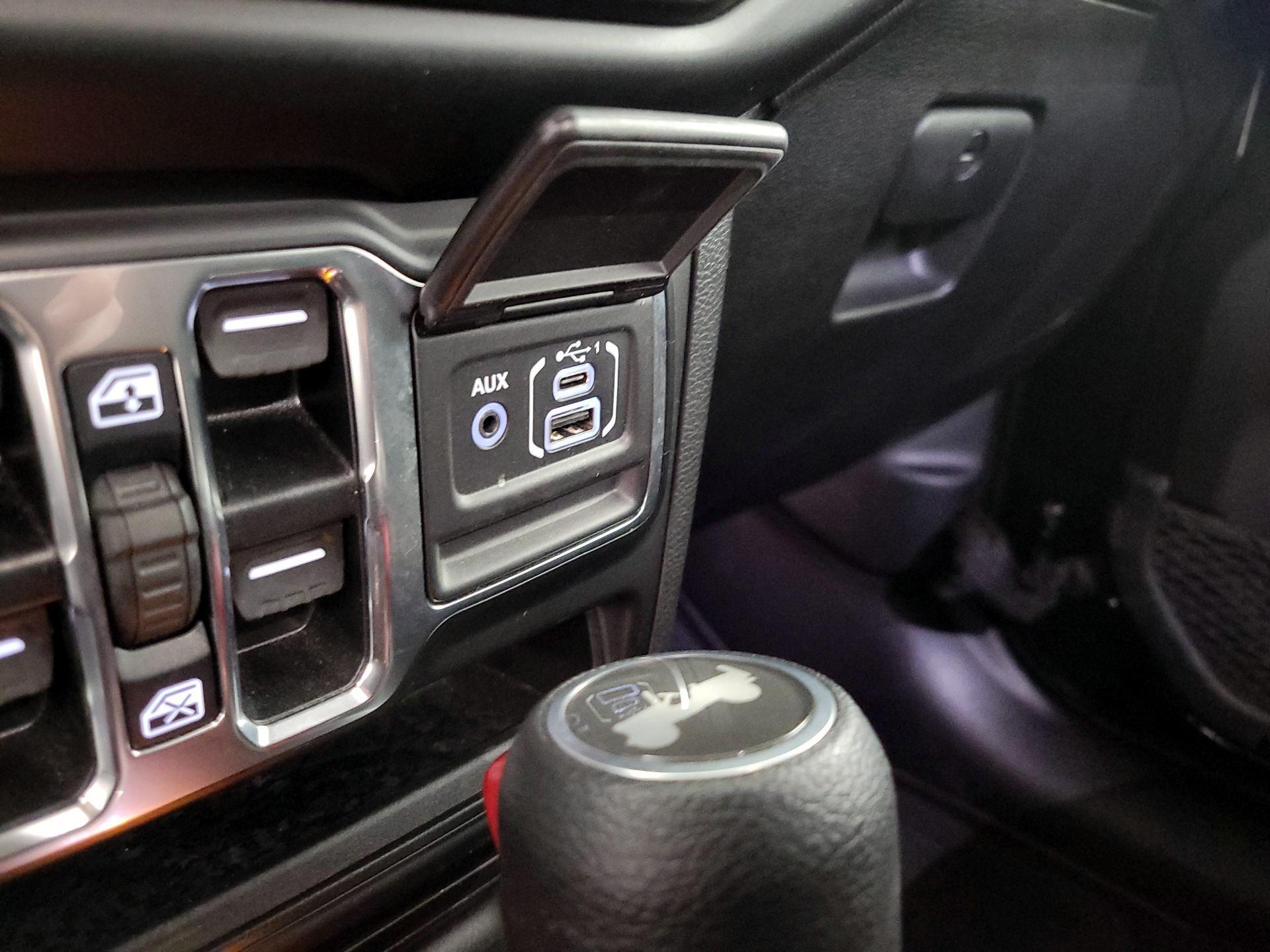 Thumbnail: 2021 Jeep Wrangler - 18