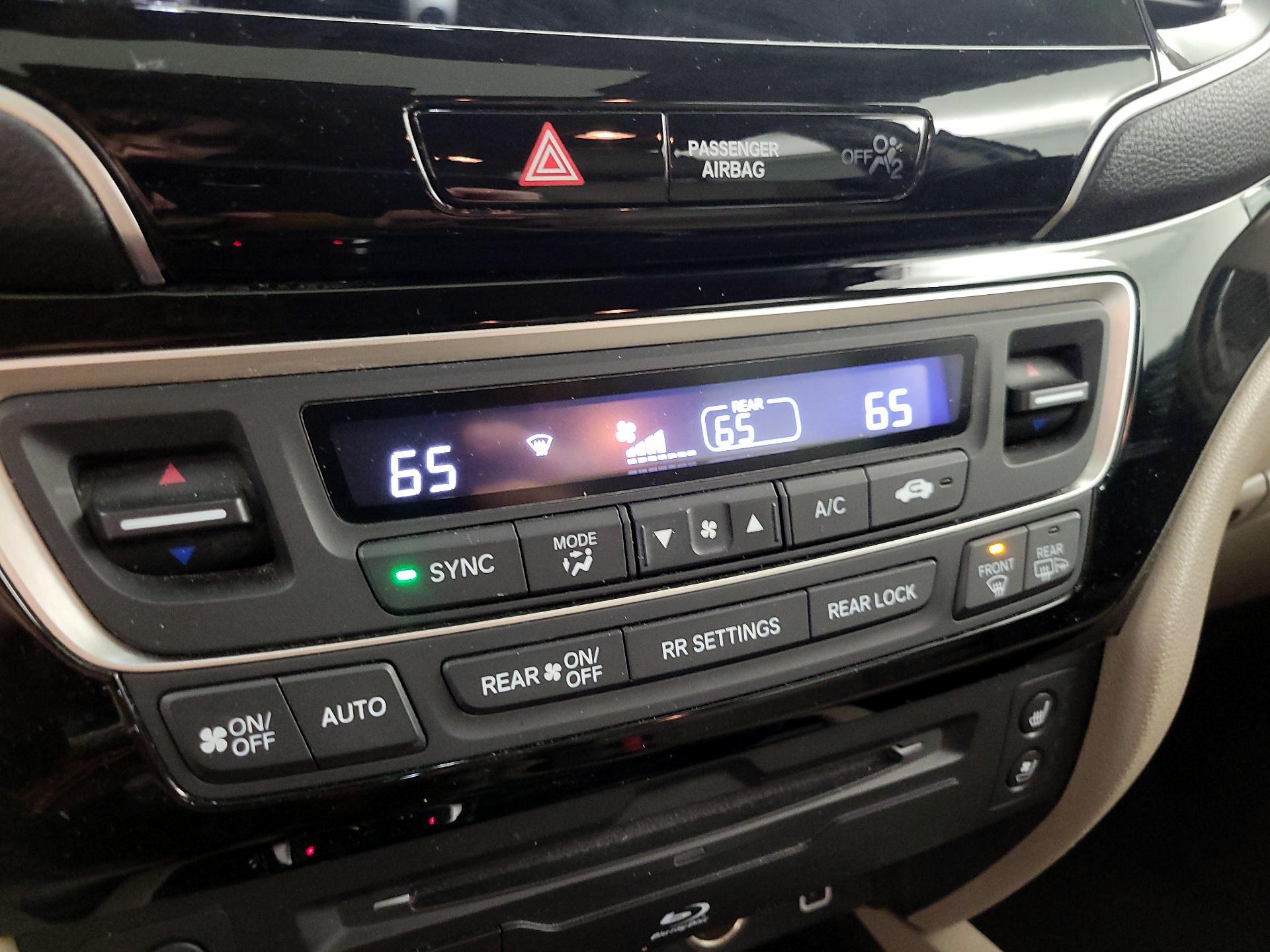 Thumbnail: 2019 Honda Pilot - 16