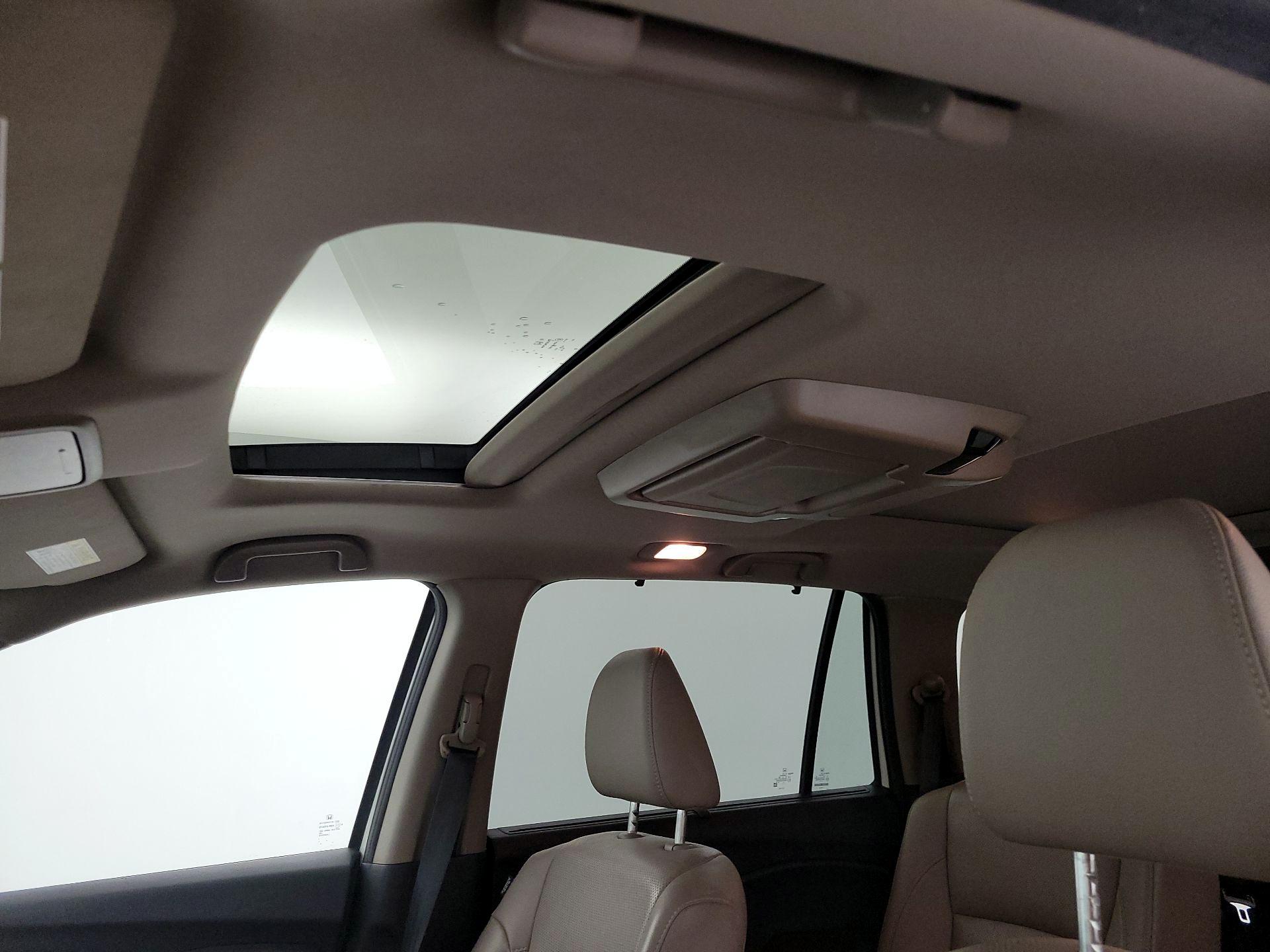 Thumbnail: 2019 Honda Pilot - 19