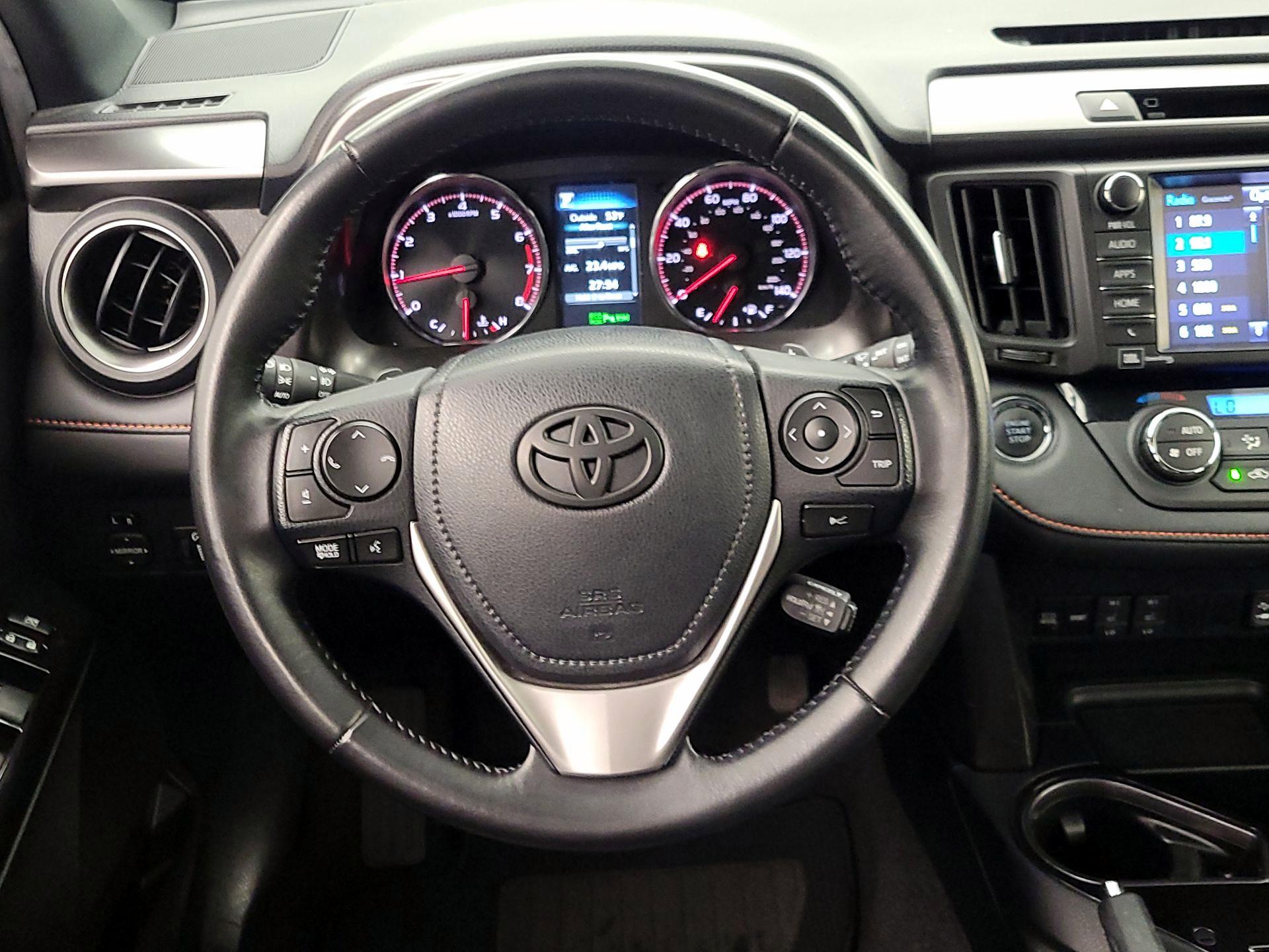 Thumbnail: 2016 Toyota RAV4 - 10
