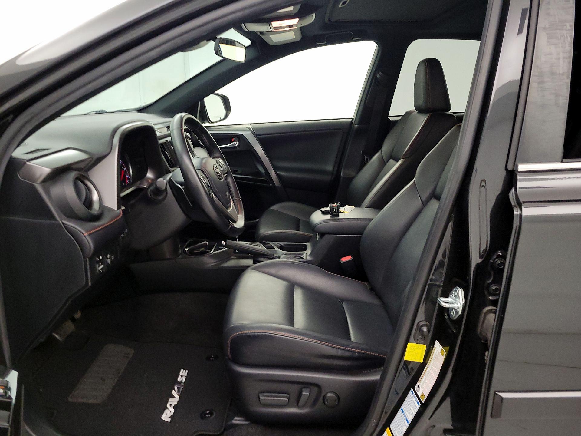 Thumbnail: 2016 Toyota RAV4 - 11