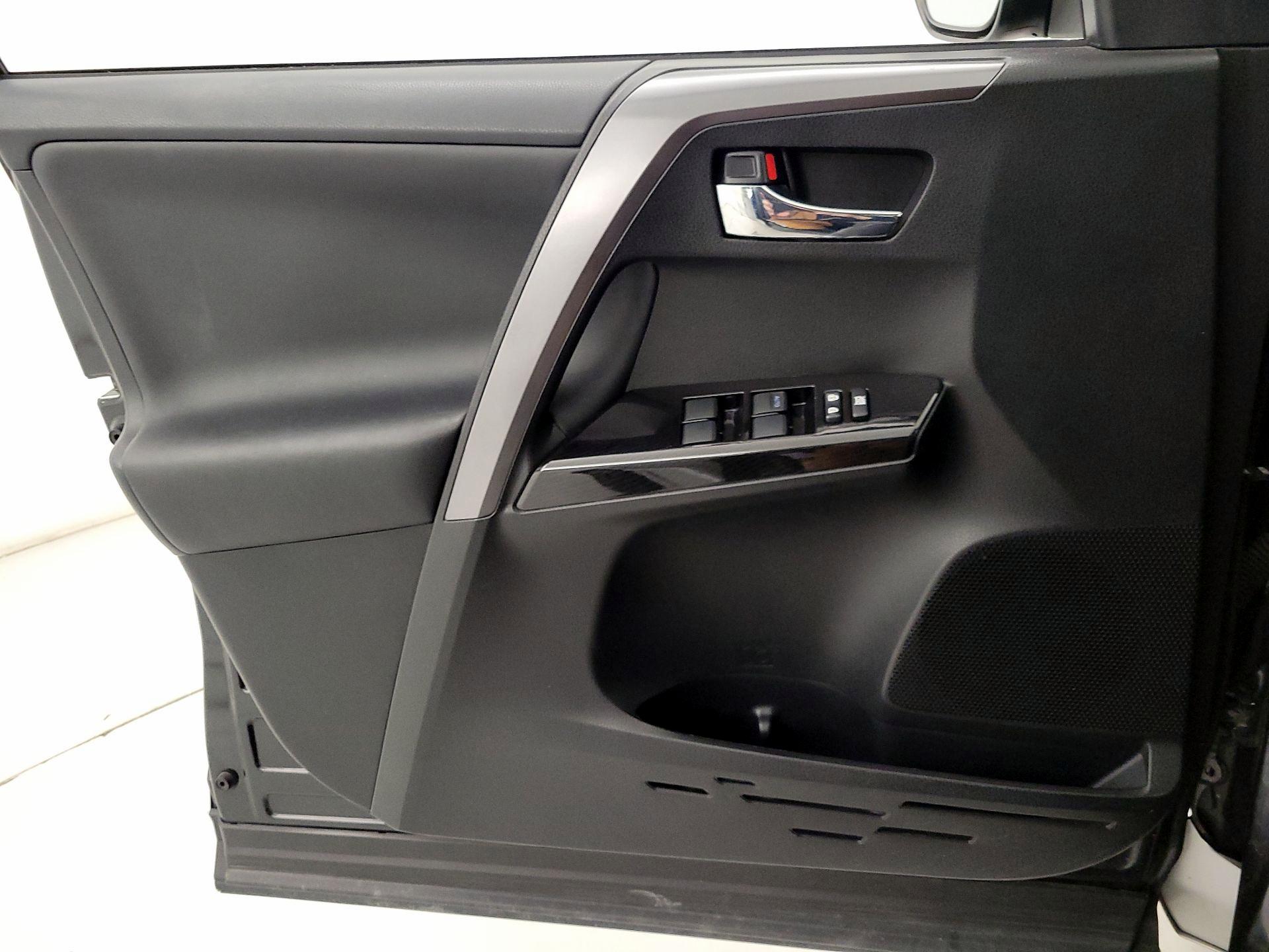 Thumbnail: 2016 Toyota RAV4 - 12