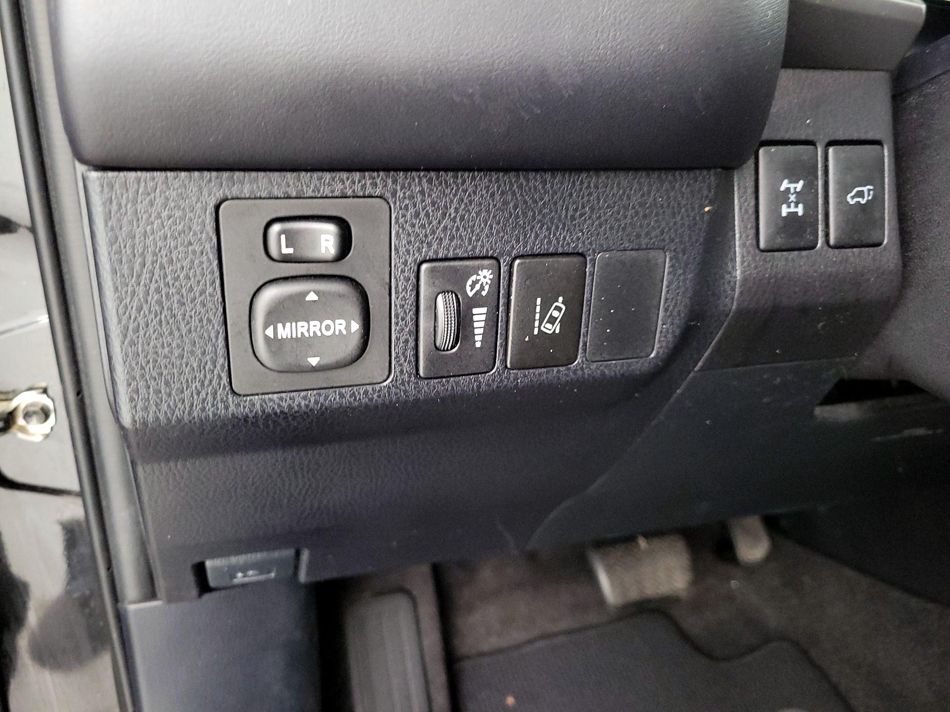 Thumbnail: 2016 Toyota RAV4 - 13