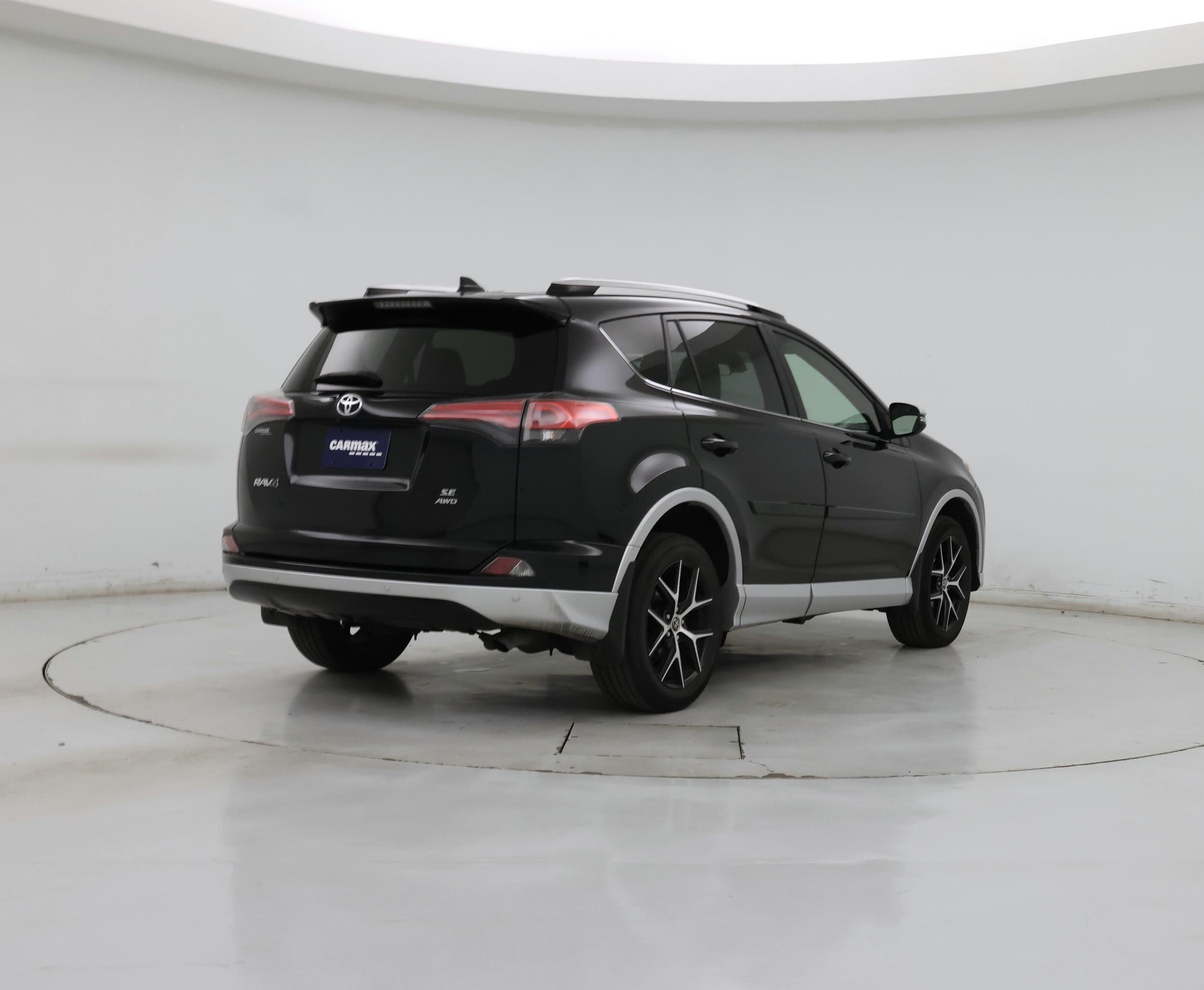 Thumbnail: 2016 Toyota RAV4 - 8