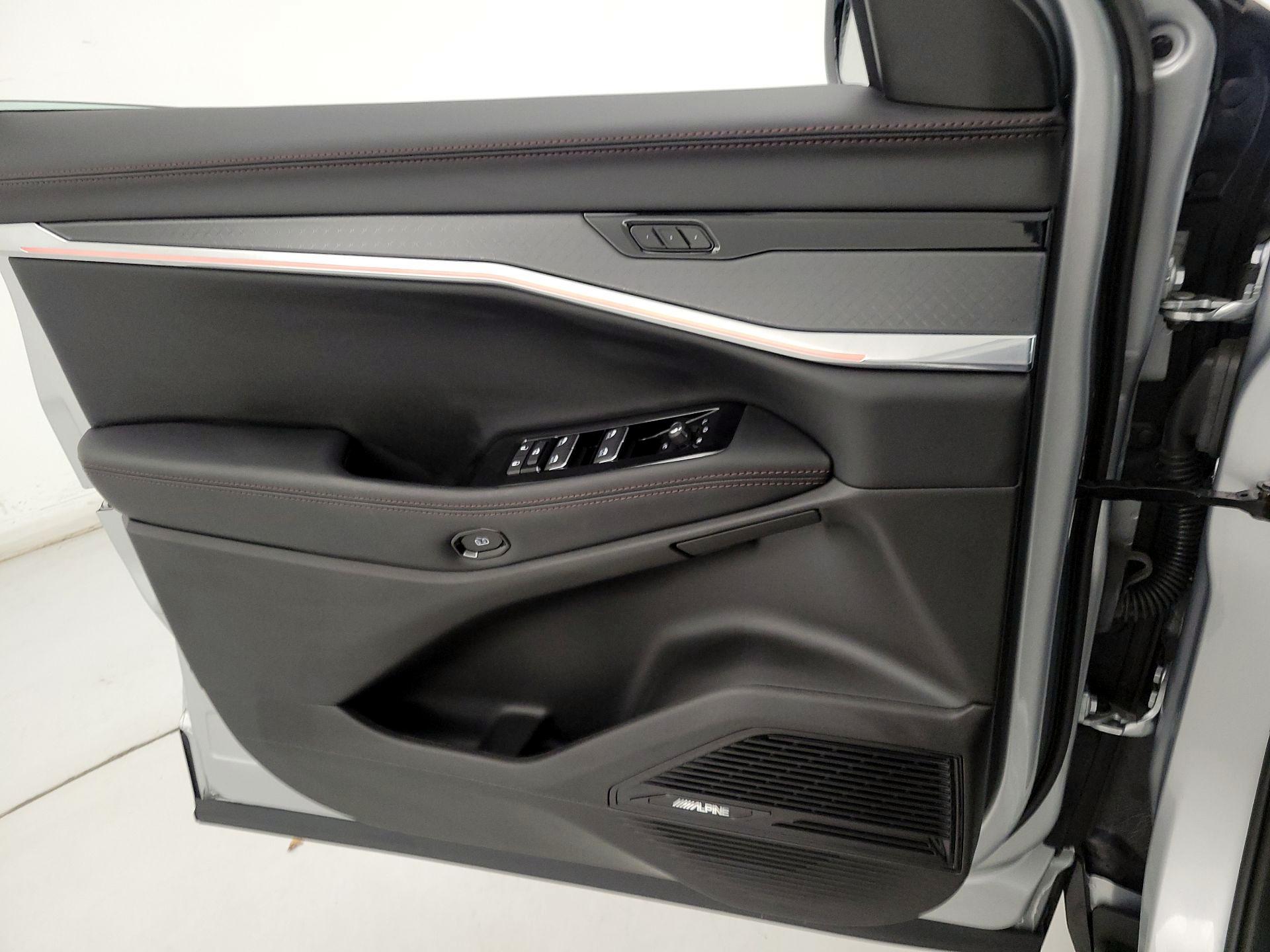 Thumbnail: 2025 Jeep Wagoneer S - 12