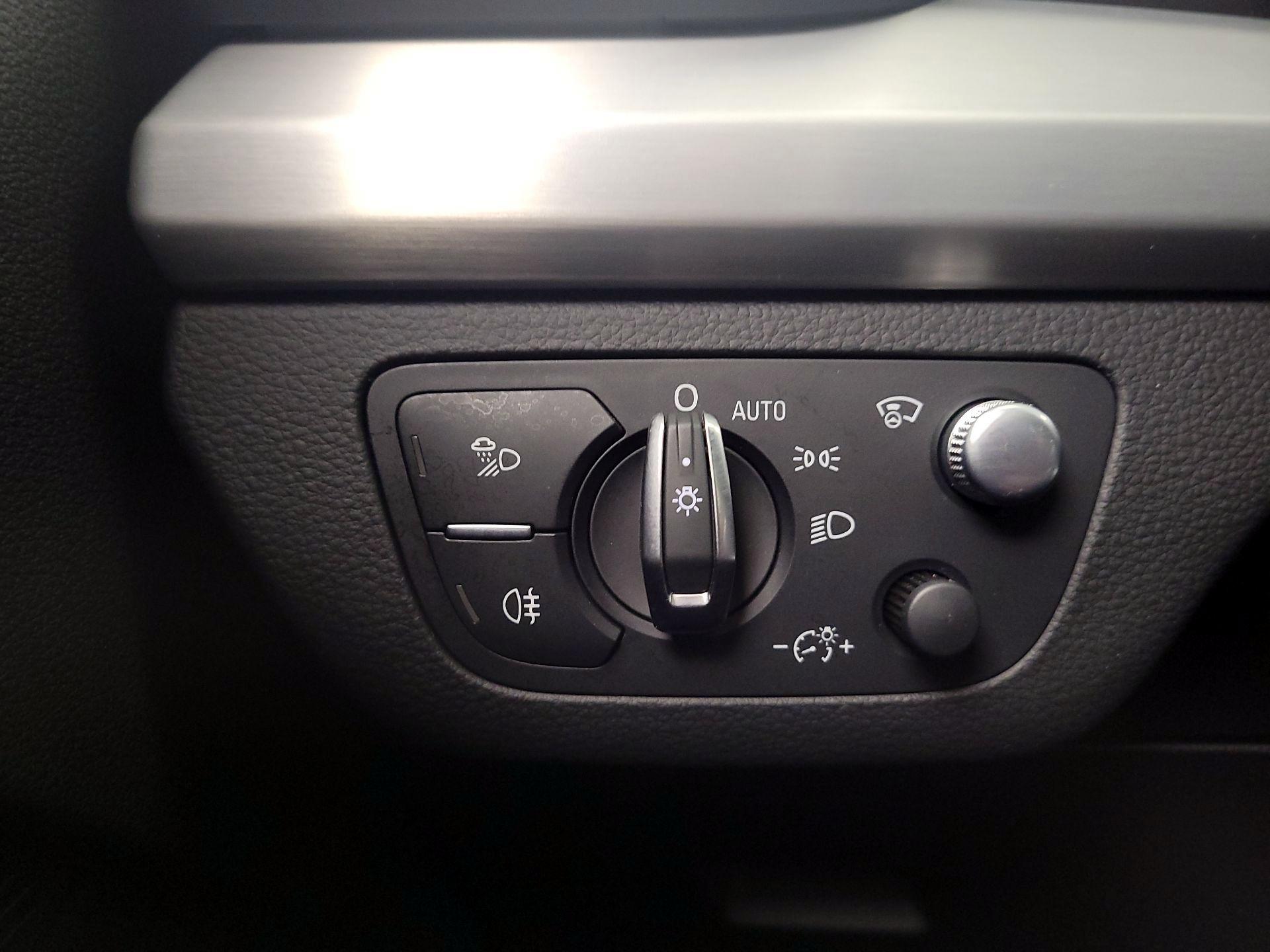 Thumbnail: 2018 Audi SQ5 - 13