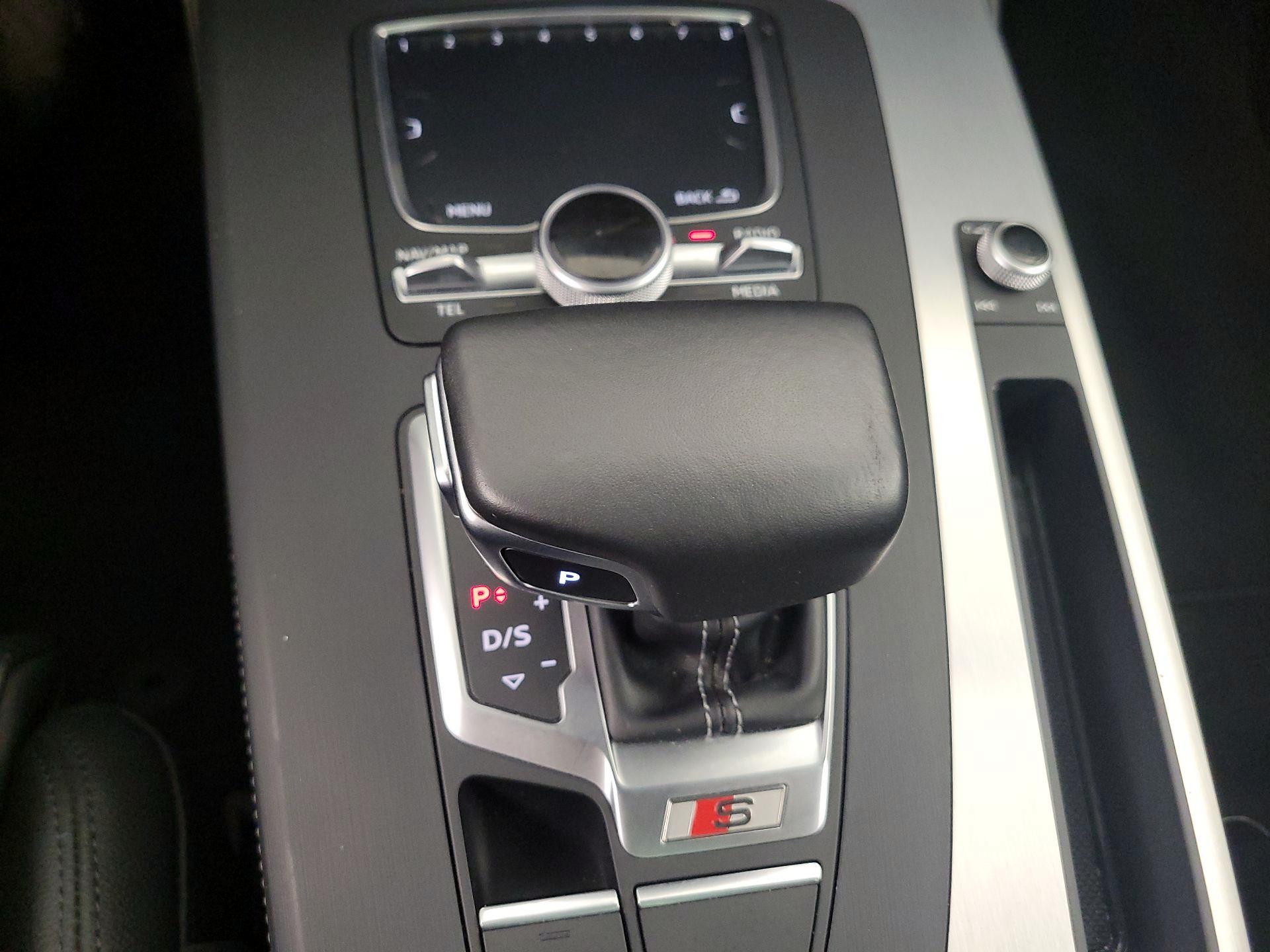 Thumbnail: 2018 Audi SQ5 - 18