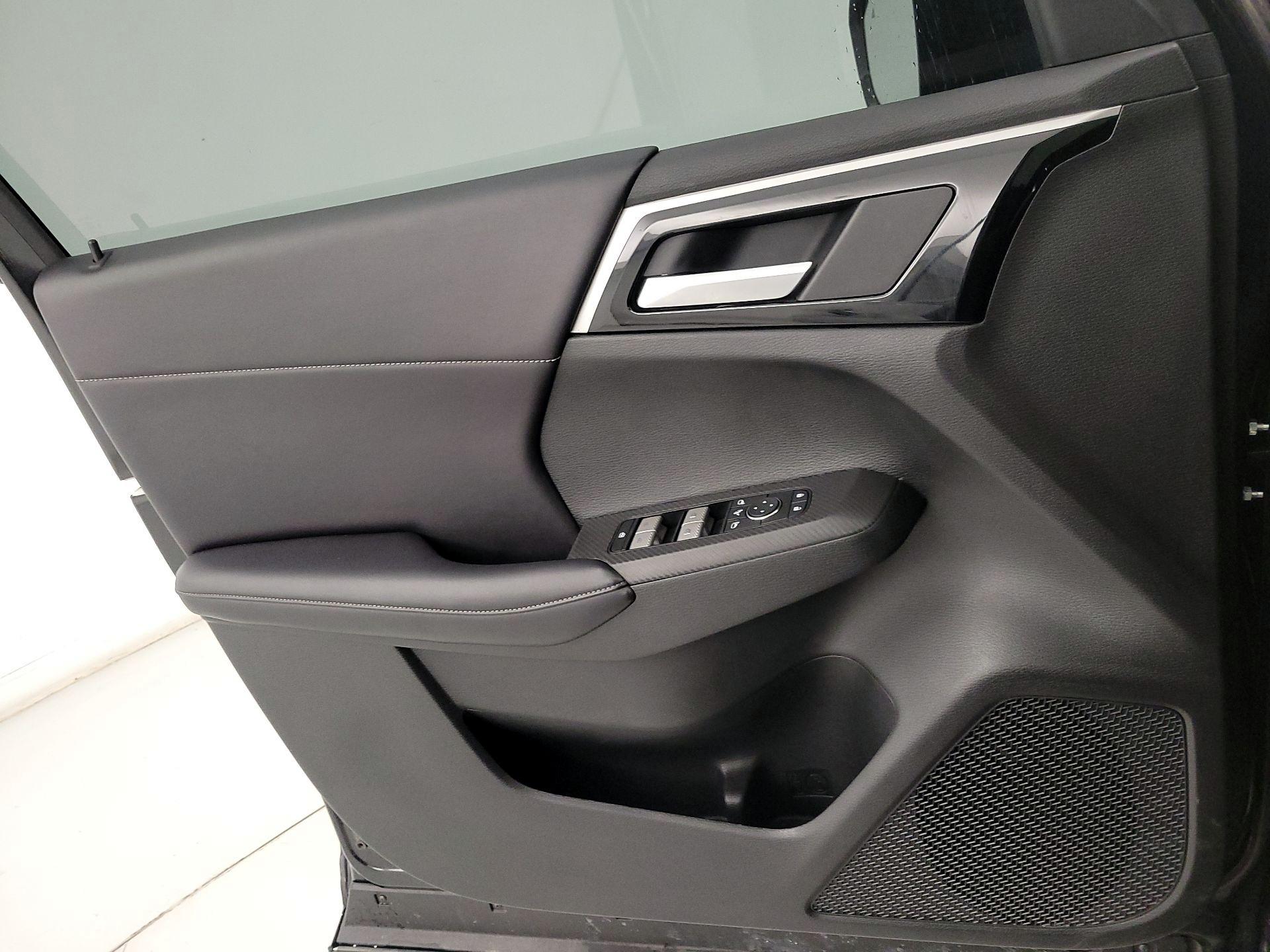 Thumbnail: 2024 Mitsubishi Outlander - 12