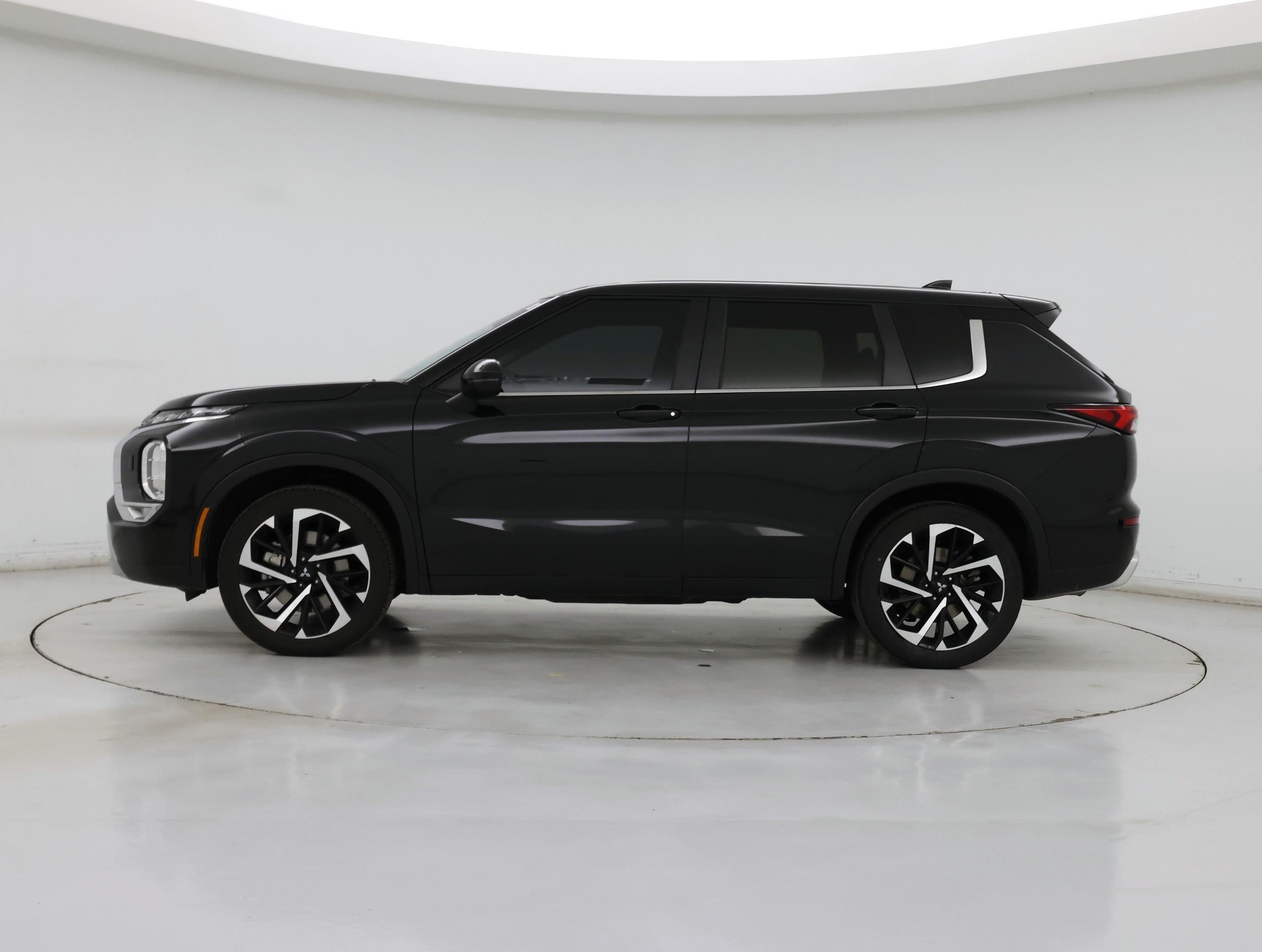 Thumbnail: 2024 Mitsubishi Outlander - 3