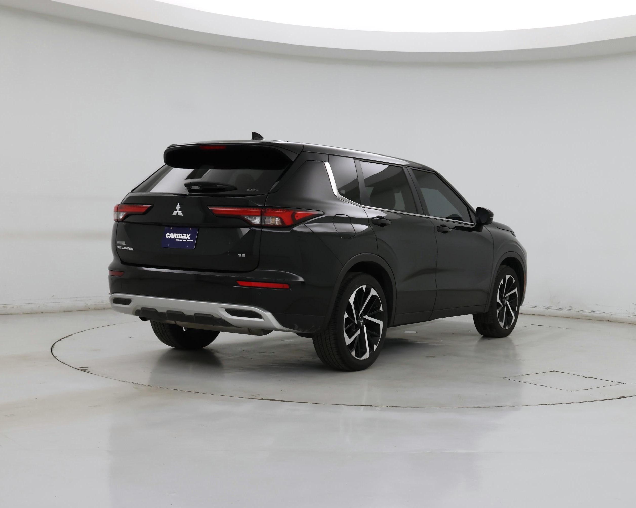 Thumbnail: 2024 Mitsubishi Outlander - 8