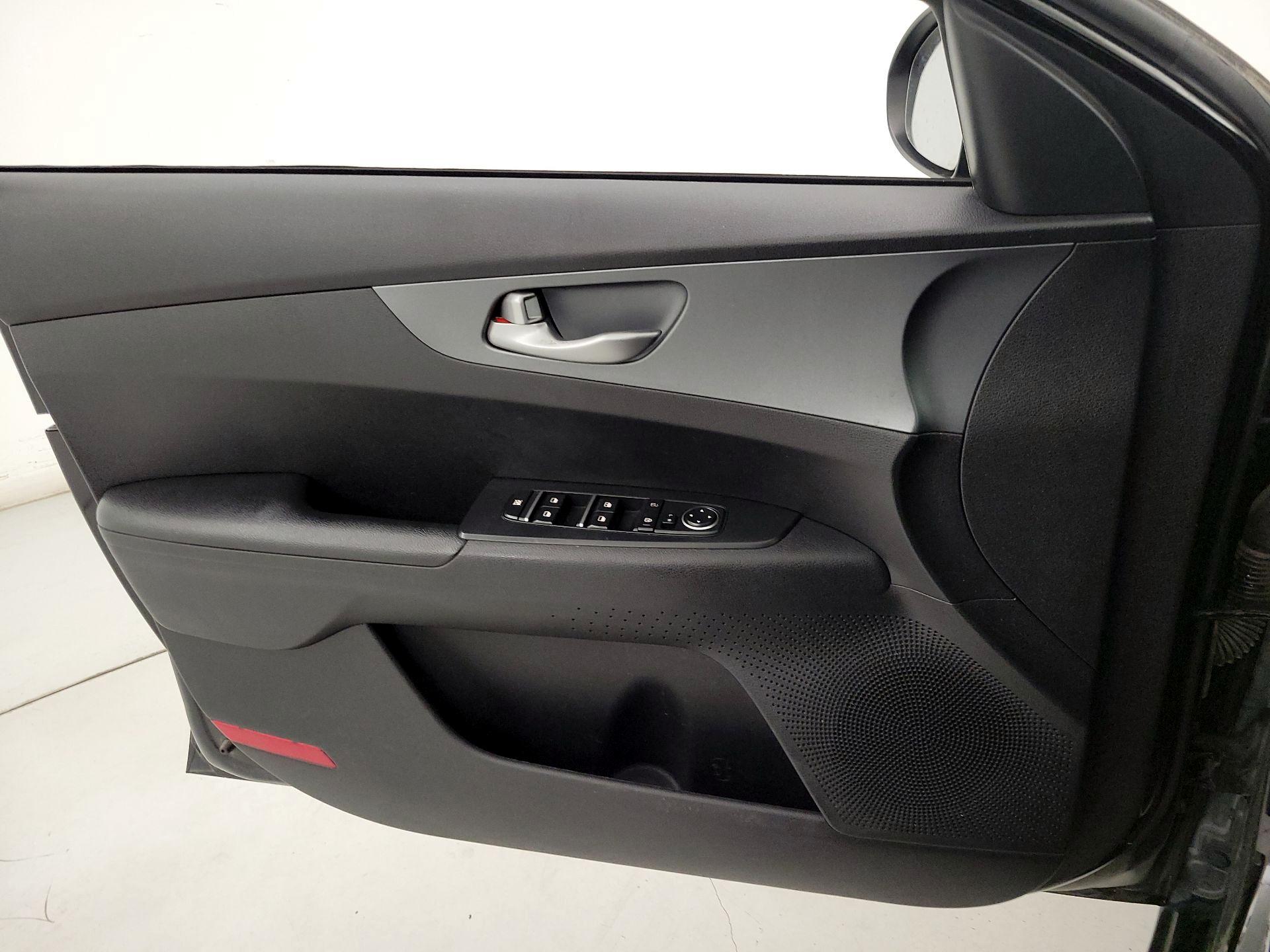 Thumbnail: 2020 Kia Forte - 12