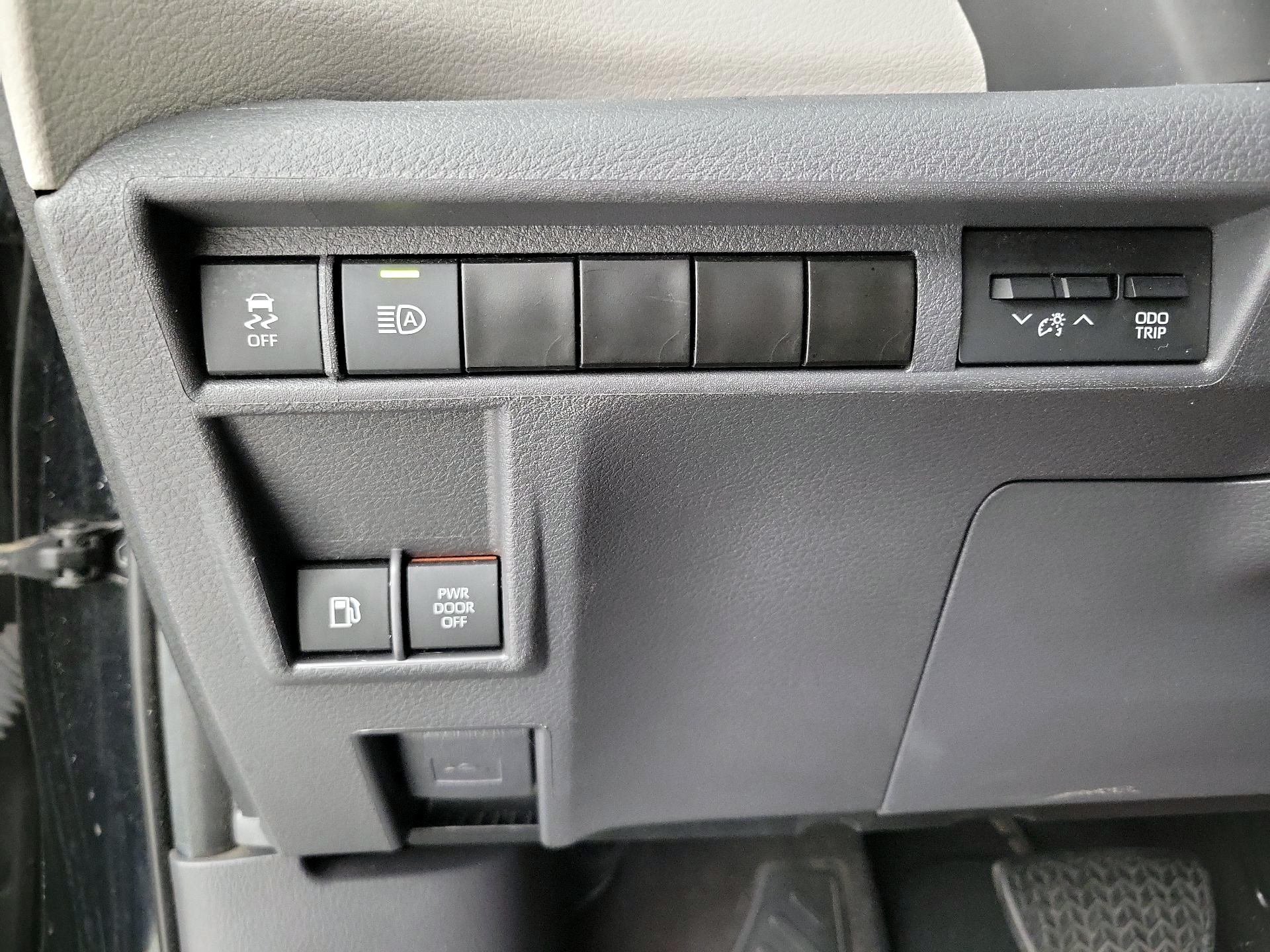 Thumbnail: 2024 Toyota Sienna - 13