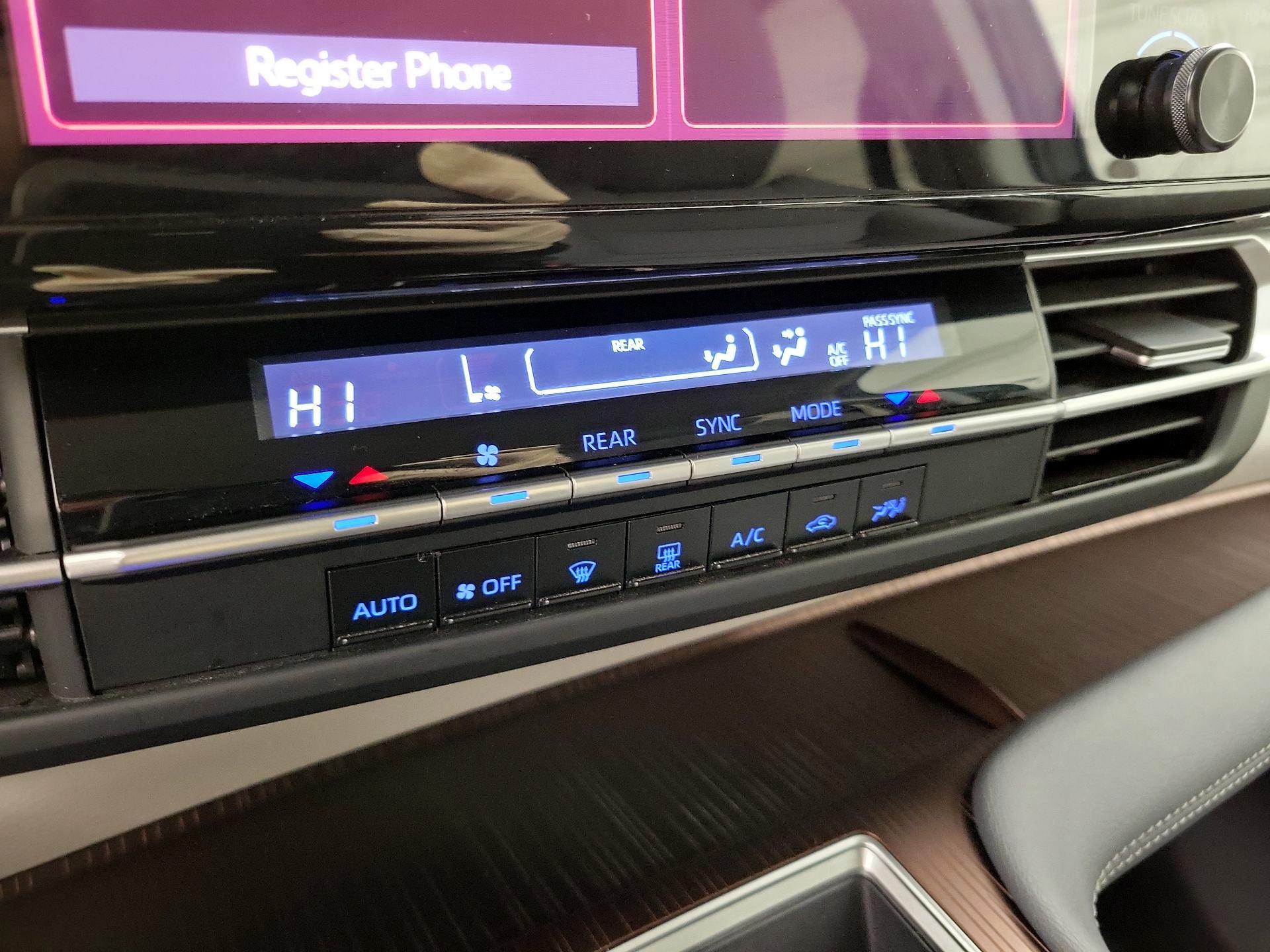 Thumbnail: 2024 Toyota Sienna - 17