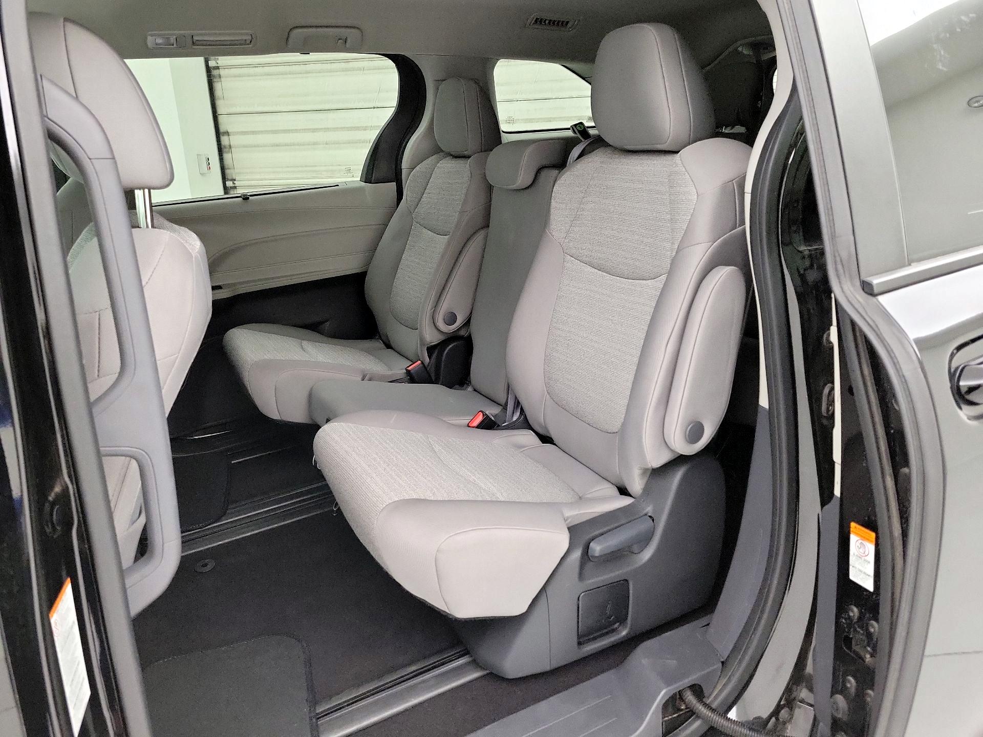 Thumbnail: 2024 Toyota Sienna - 19