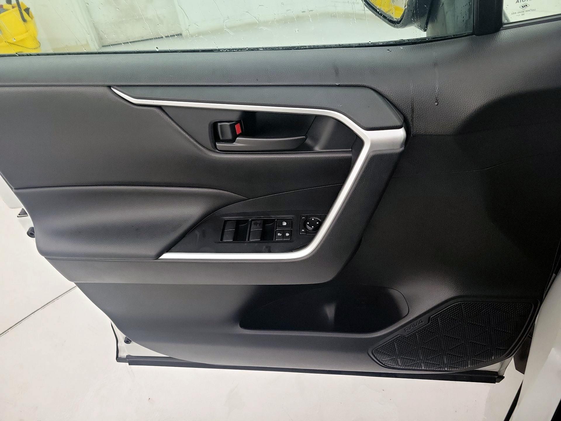 Thumbnail: 2021 Toyota RAV4 - 12