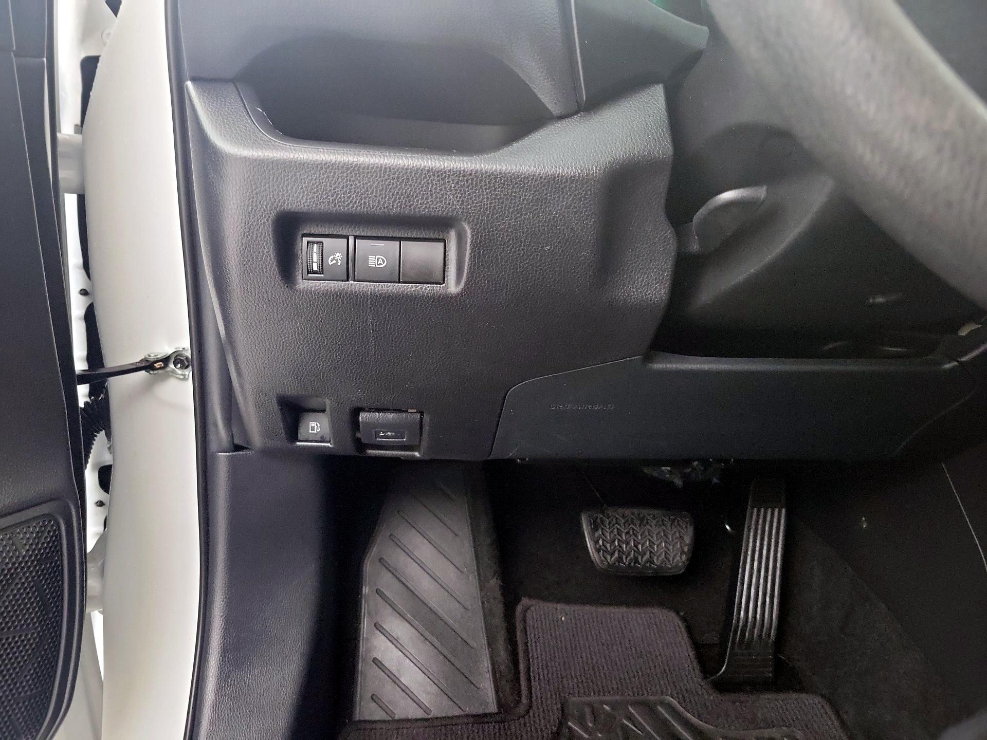 Thumbnail: 2021 Toyota RAV4 - 13