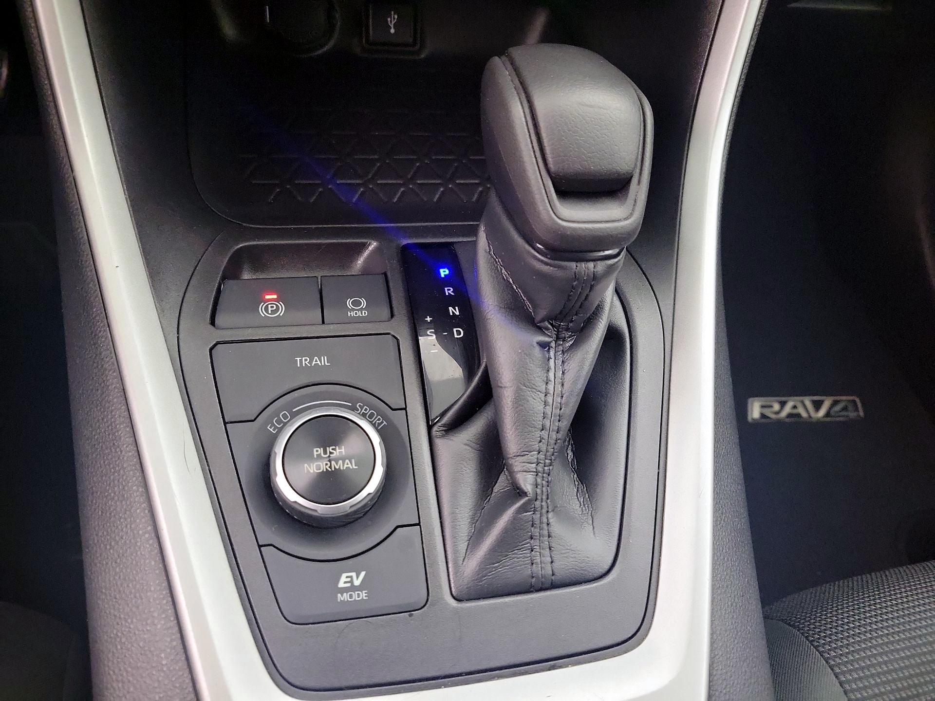 Thumbnail: 2021 Toyota RAV4 - 17