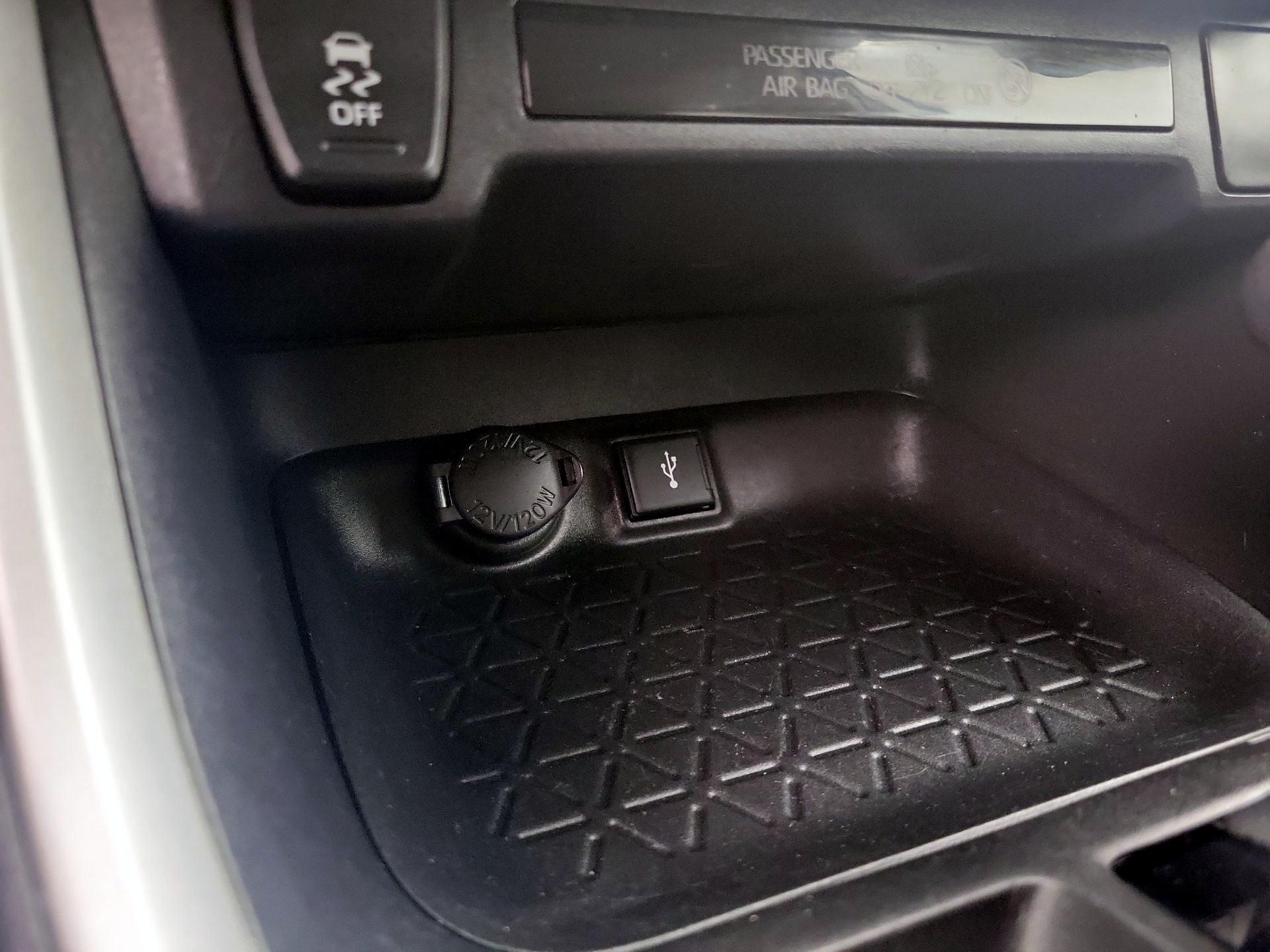 Thumbnail: 2021 Toyota RAV4 - 18