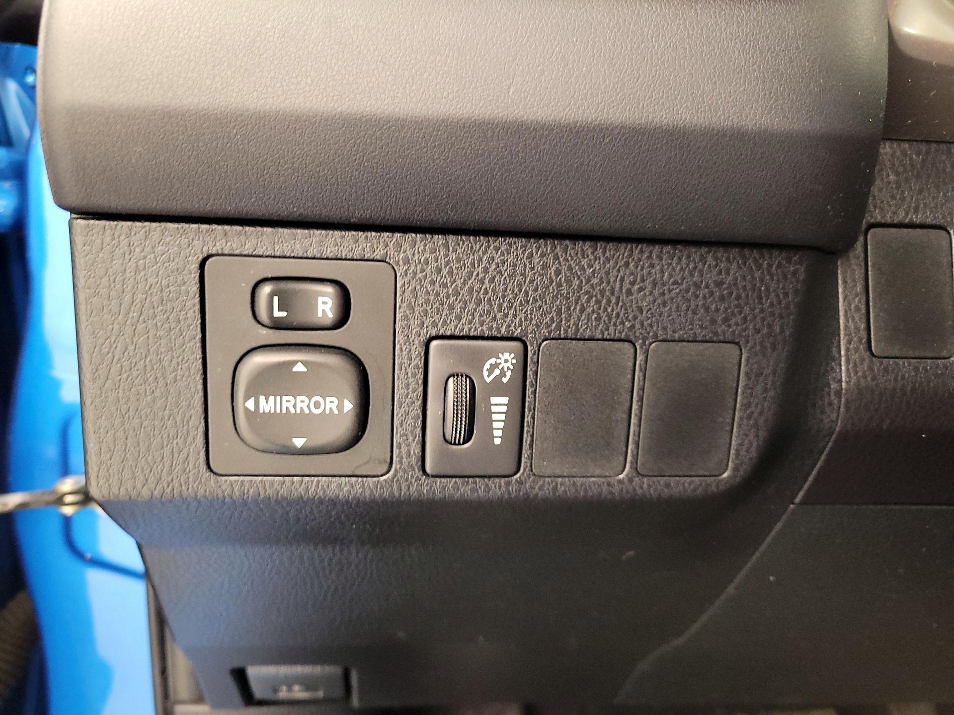 Thumbnail: 2016 Toyota RAV4 - 13