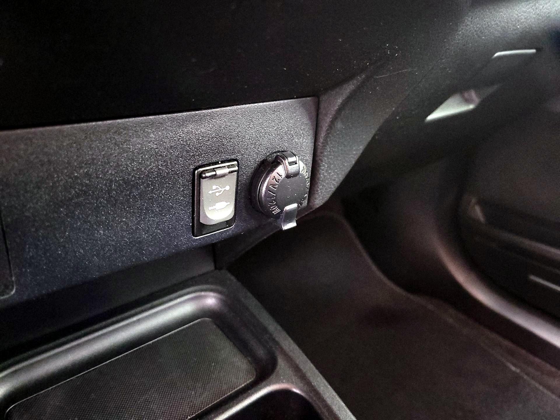 Thumbnail: 2016 Toyota RAV4 - 18