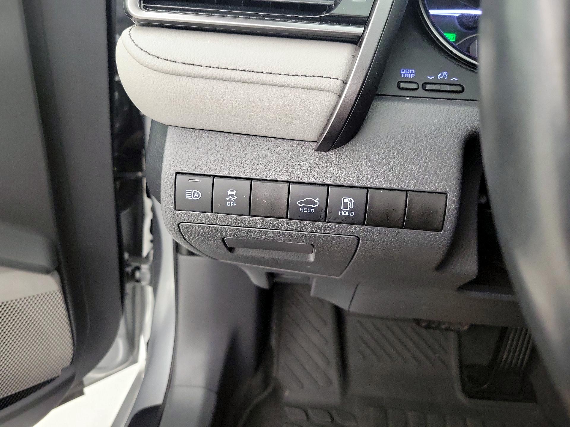 Thumbnail: 2022 Toyota Camry - 13