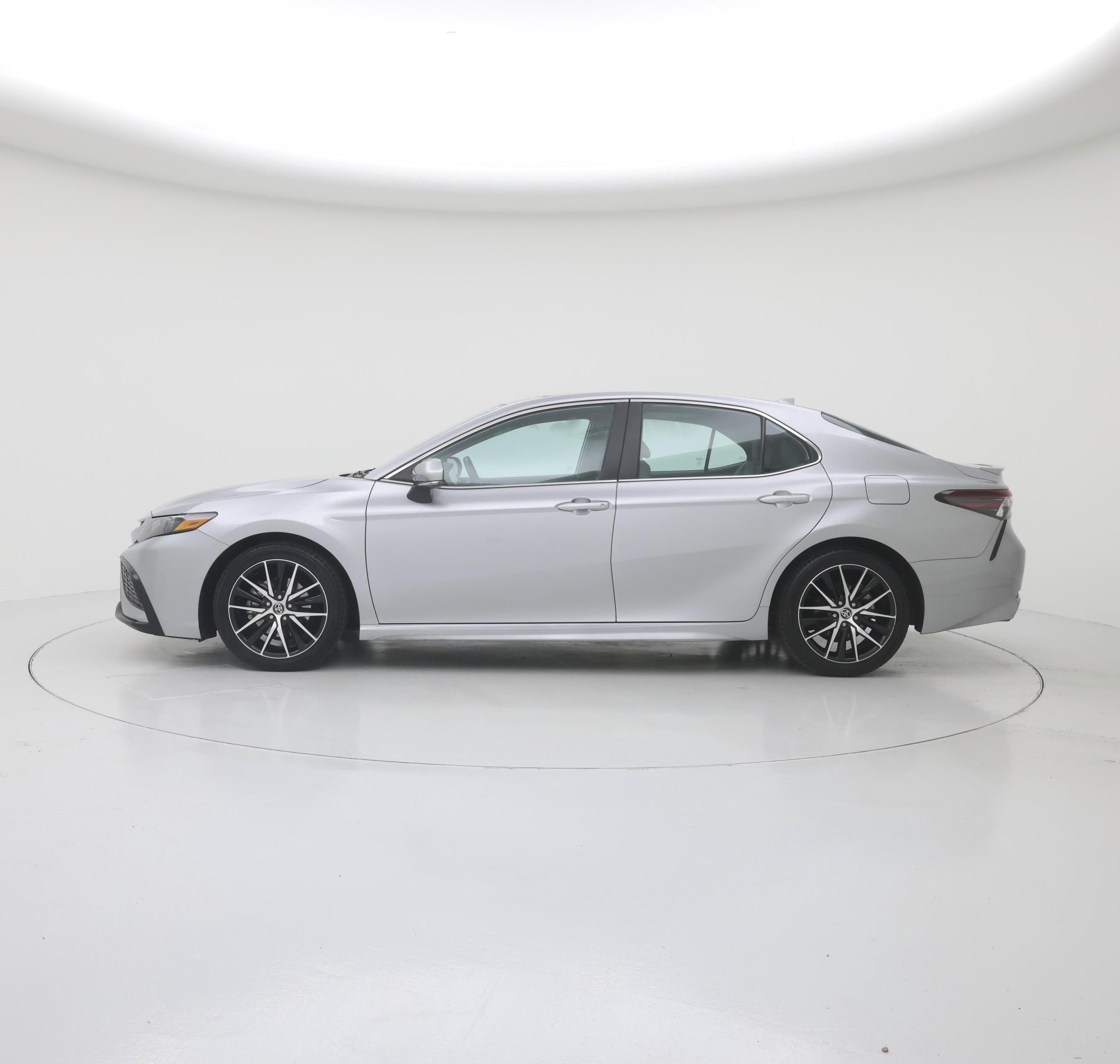 Thumbnail: 2022 Toyota Camry - 3