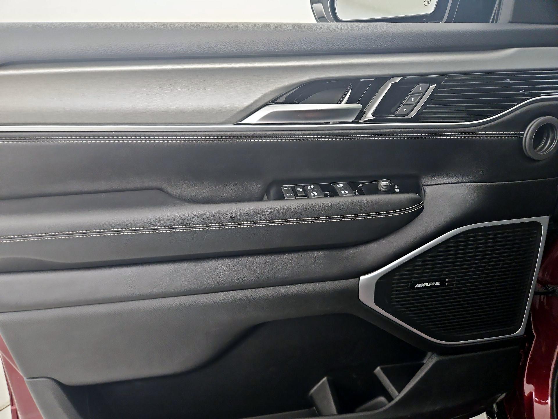 Thumbnail: 2023 Jeep Wagoneer - 12