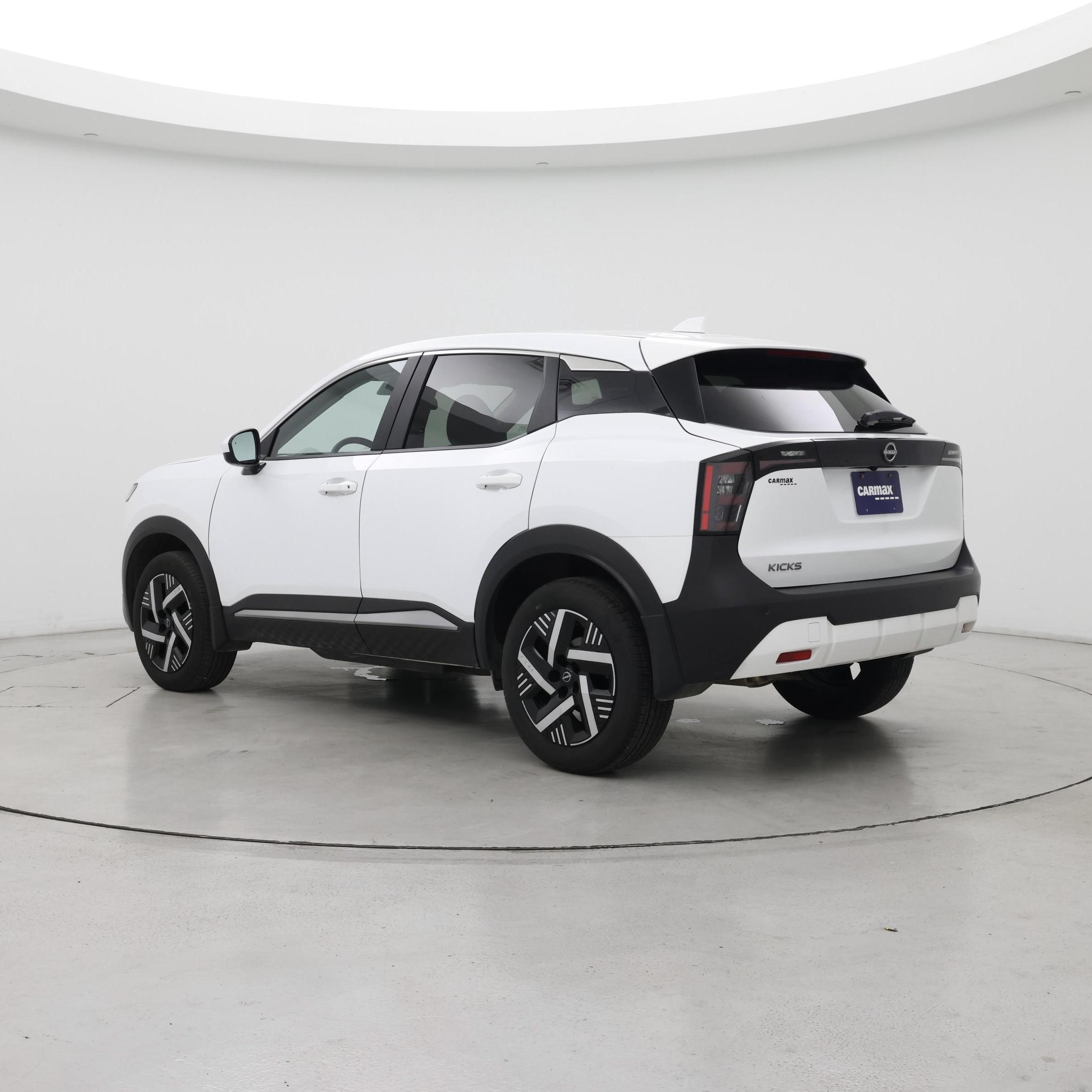 Thumbnail: 2025 Nissan Kicks - 2