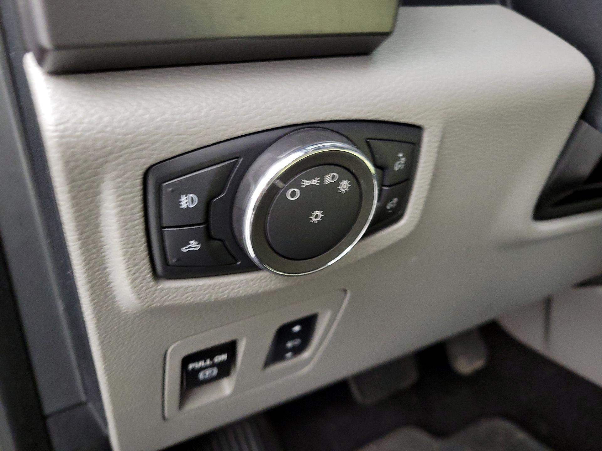 Thumbnail: 2015 Ford F-150 - 13