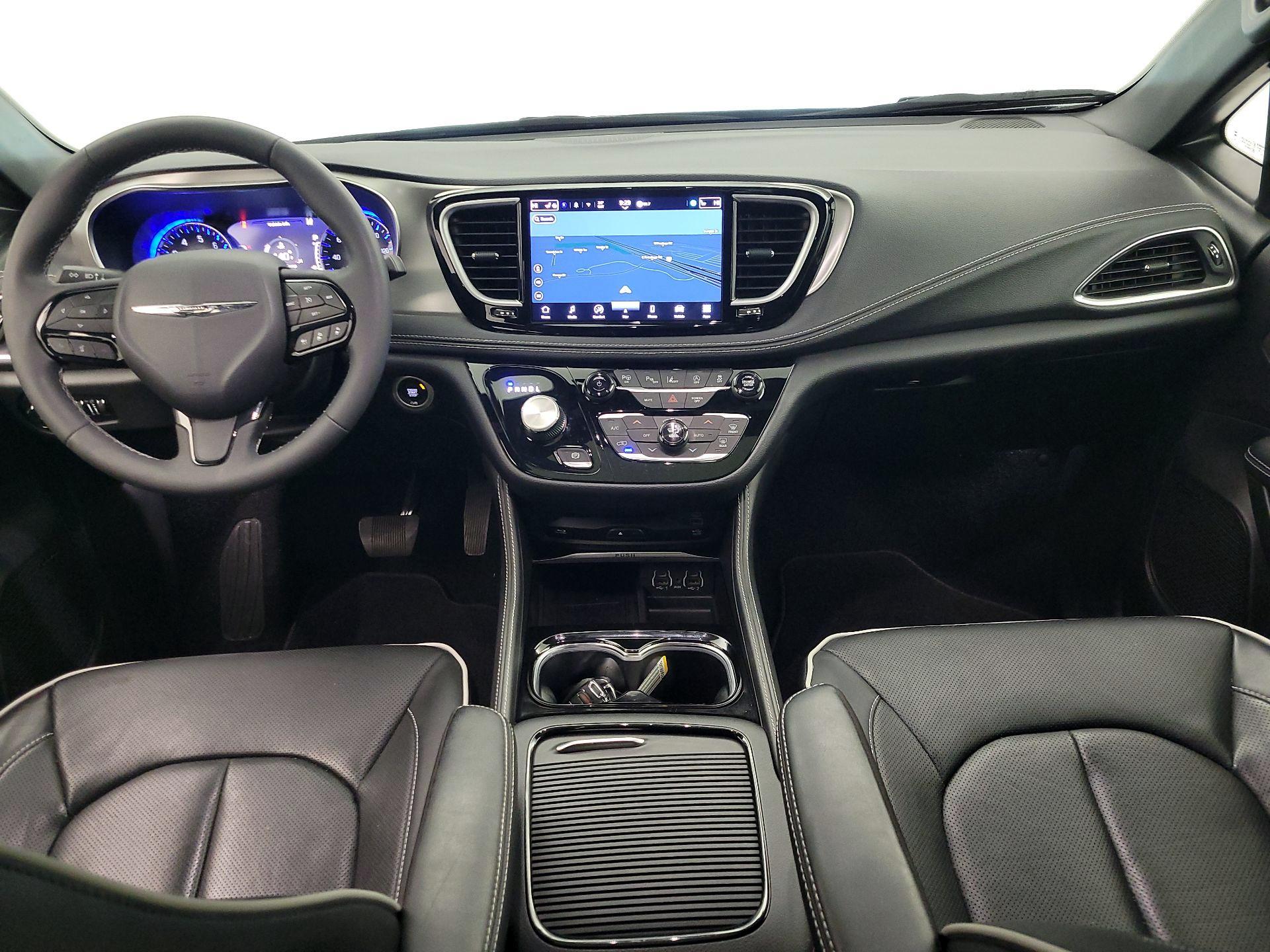 Thumbnail: 2023 Chrysler Pacifica - 9