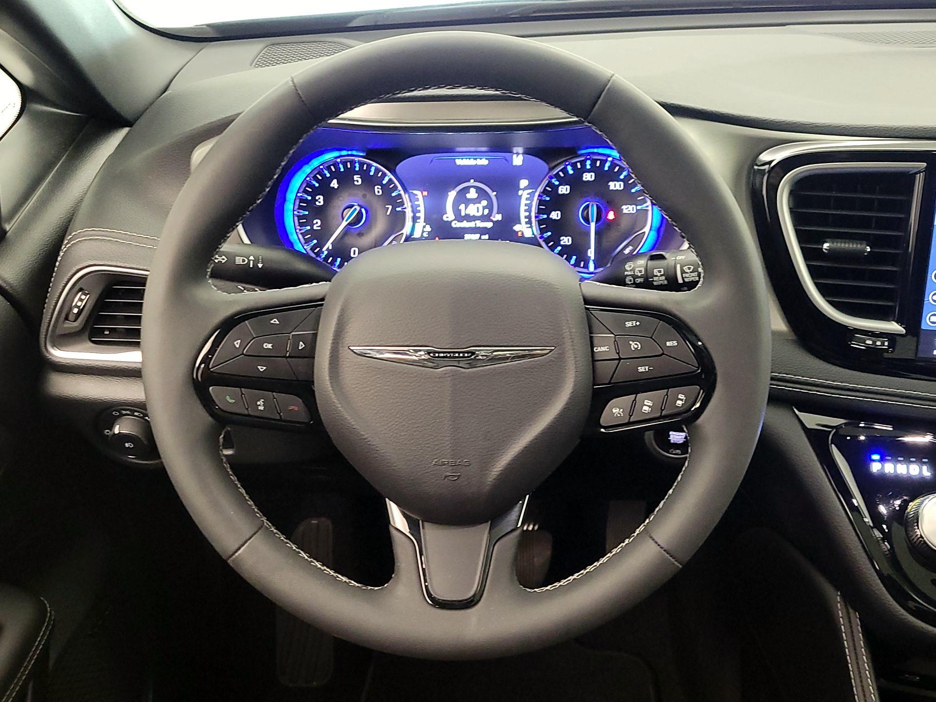 Thumbnail: 2023 Chrysler Pacifica - 10