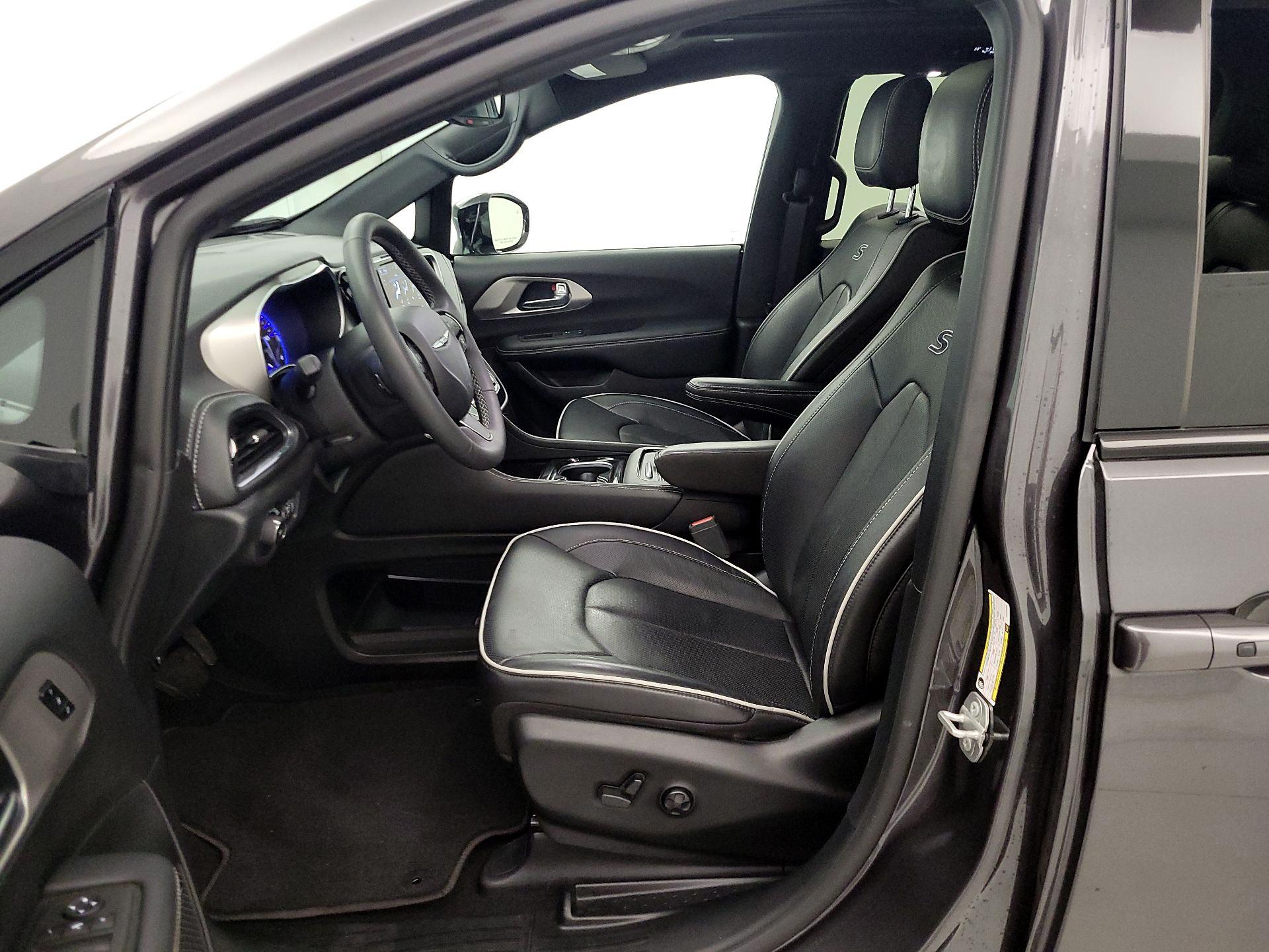 Thumbnail: 2023 Chrysler Pacifica - 11