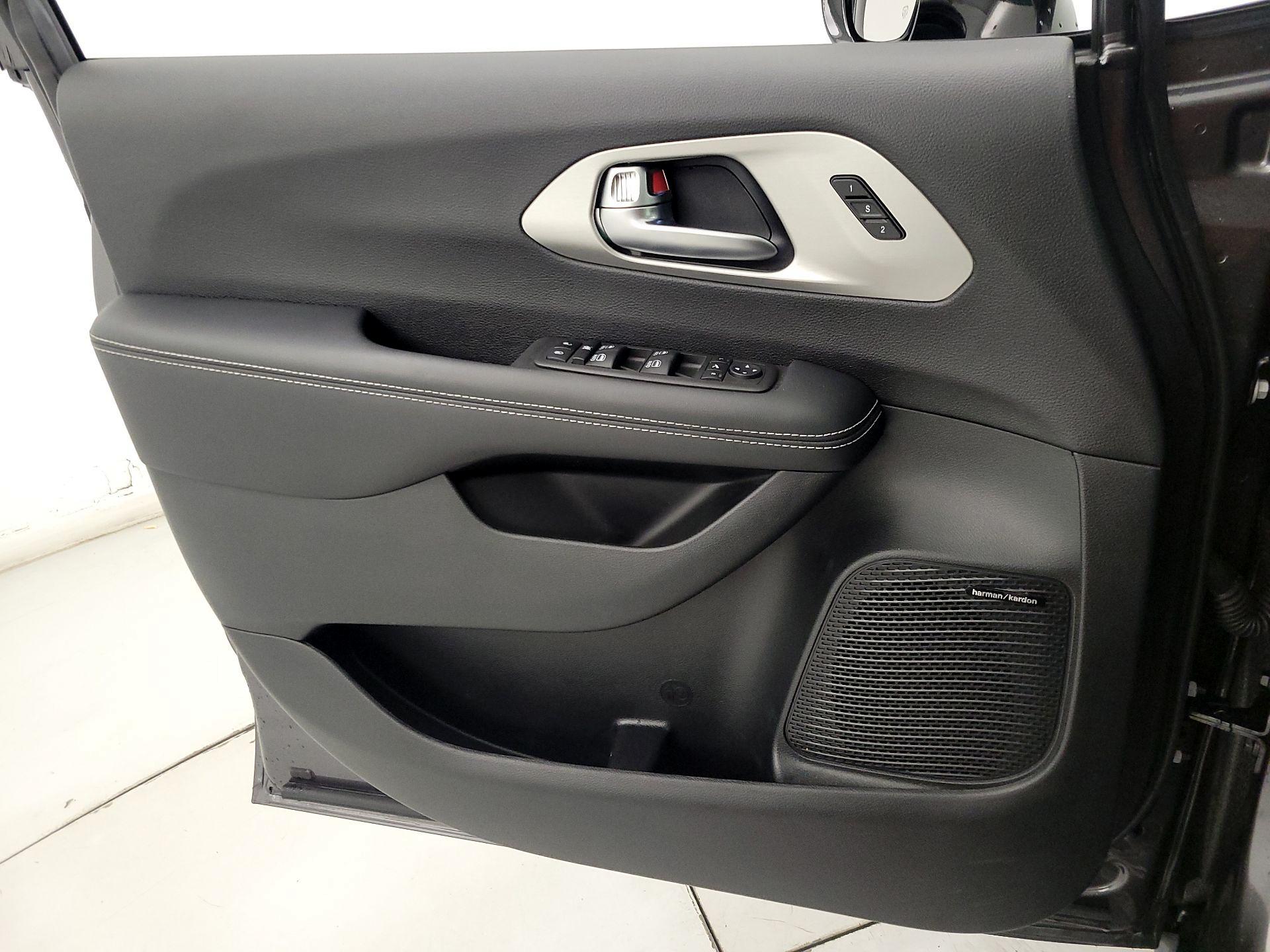 Thumbnail: 2023 Chrysler Pacifica - 12