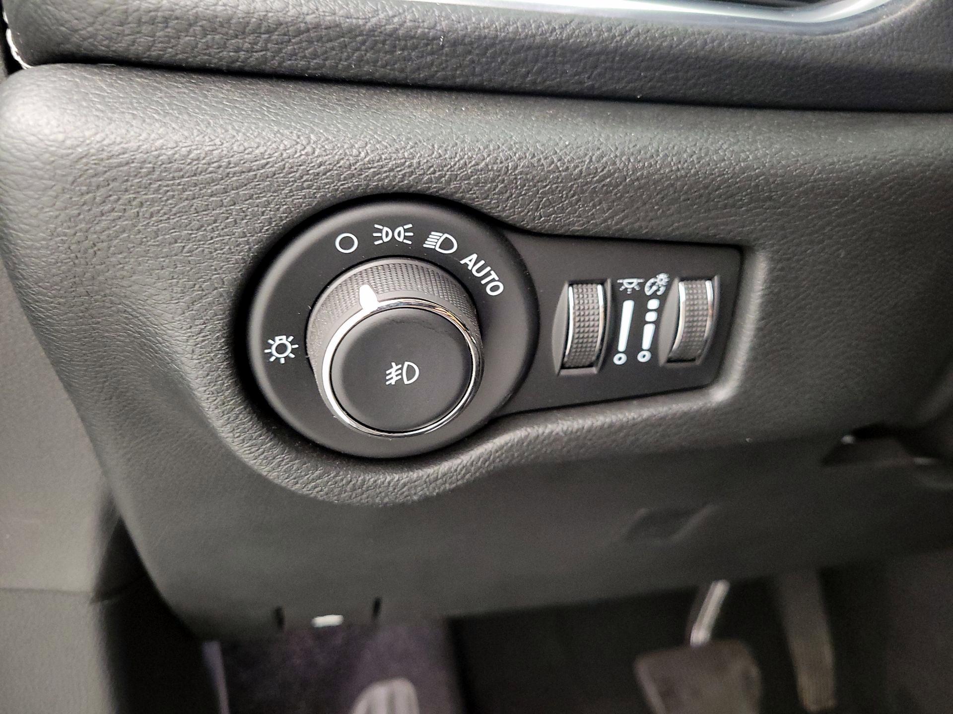 Thumbnail: 2023 Chrysler Pacifica - 13