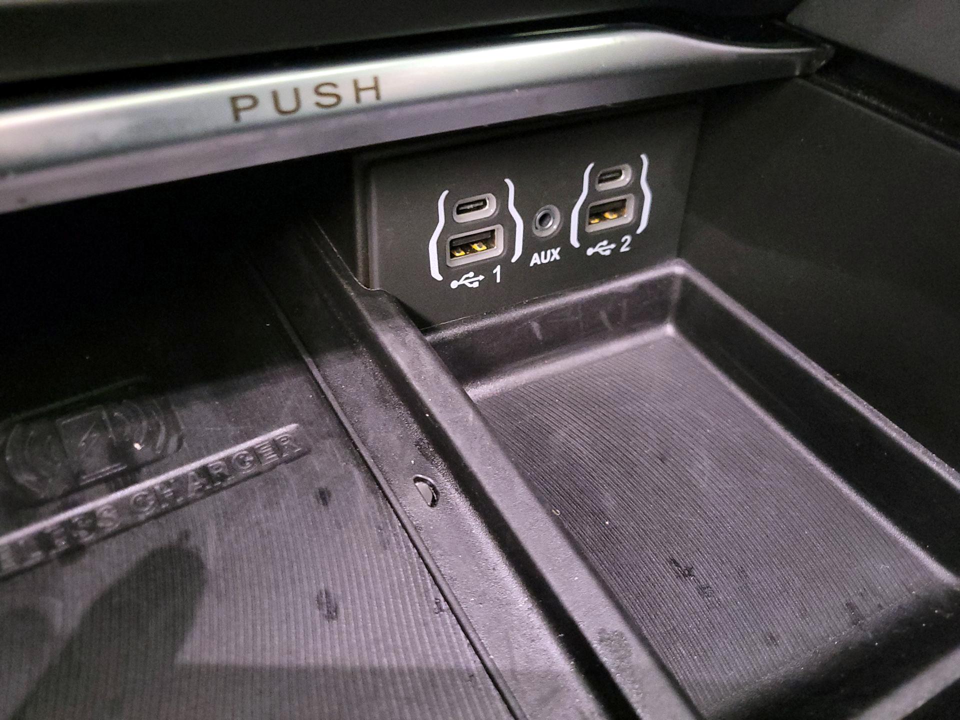 Thumbnail: 2023 Chrysler Pacifica - 19