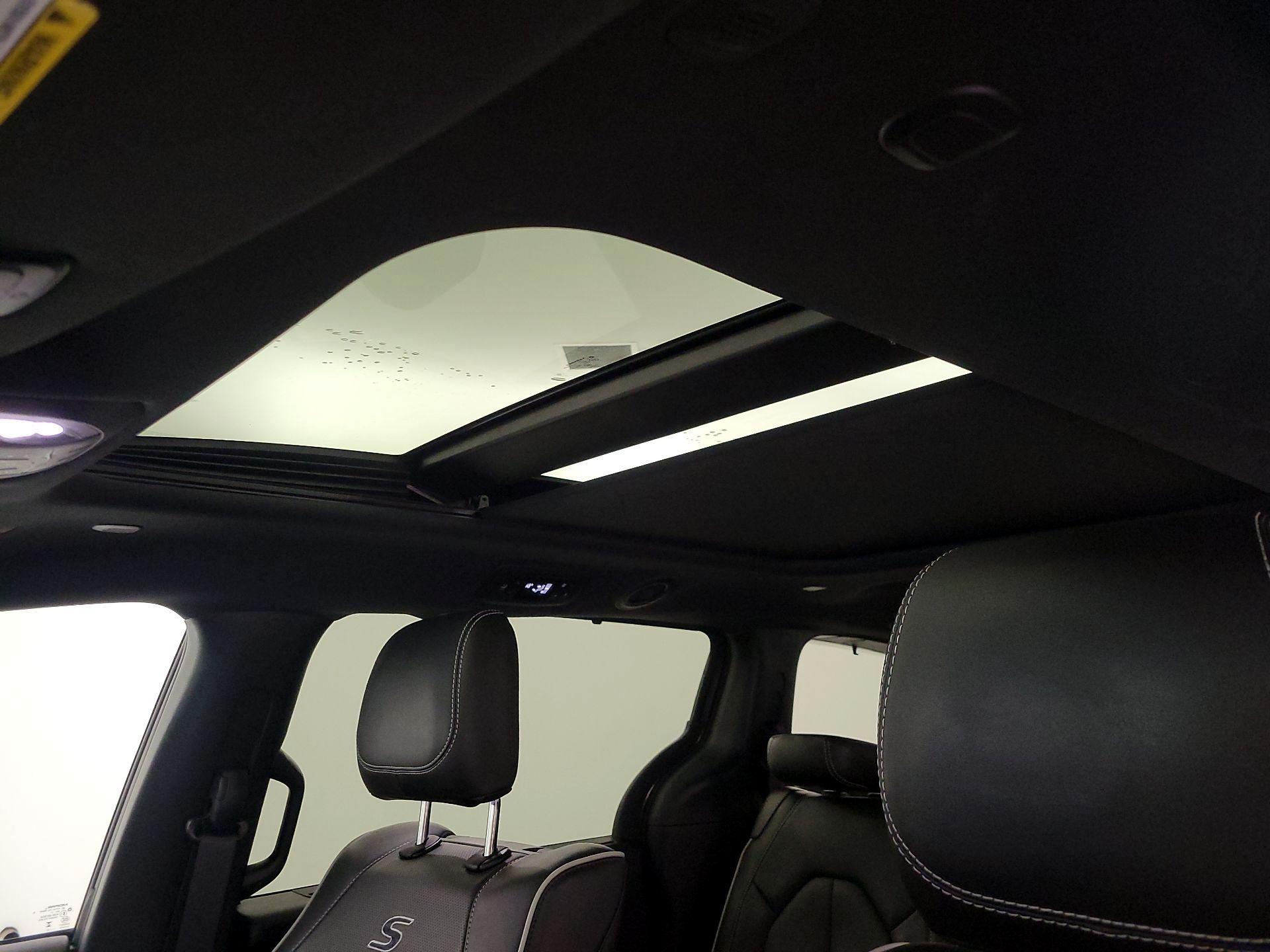 Thumbnail: 2023 Chrysler Pacifica - 20